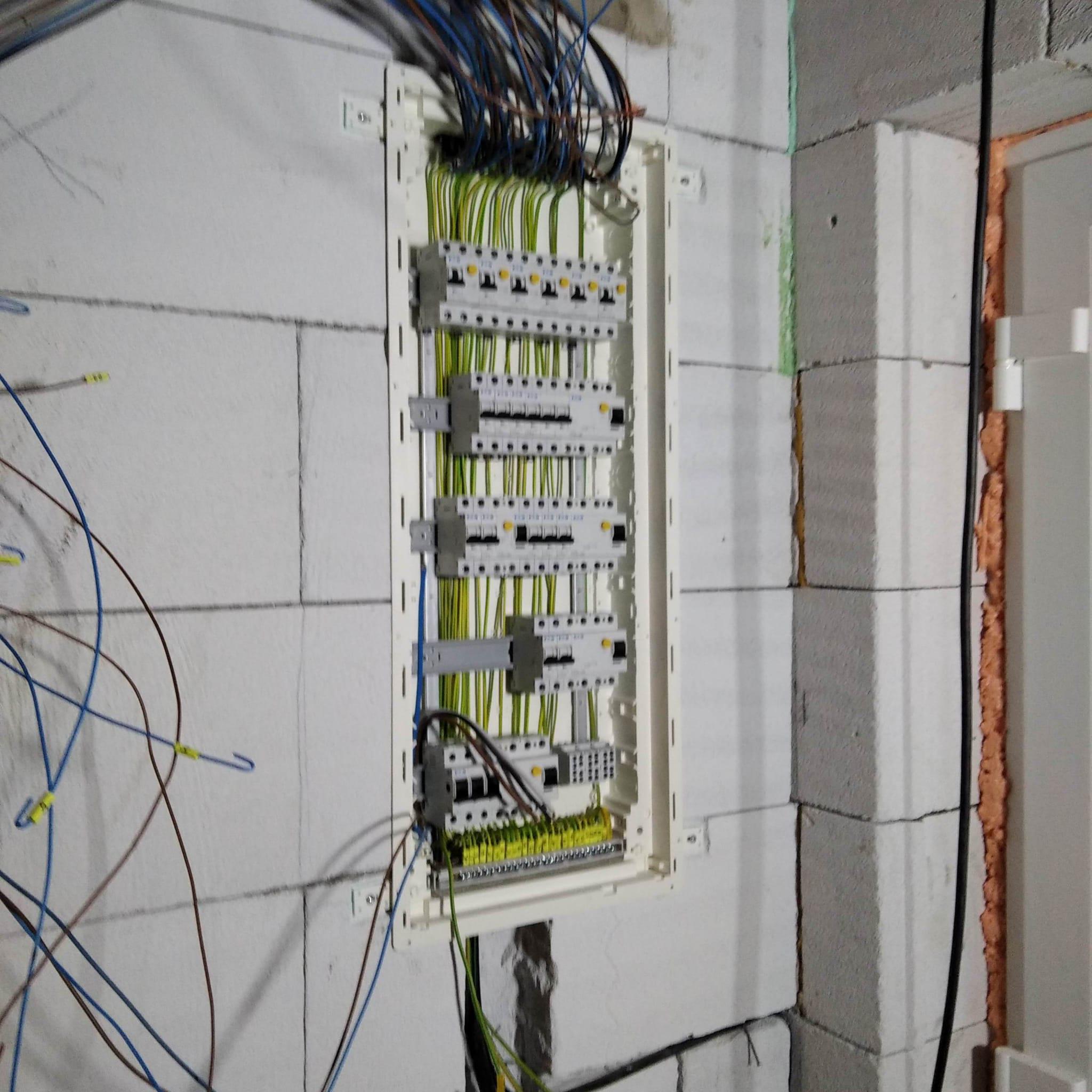 Miroslav Kněžíček ml., Elektroinstalace a revize foto 3