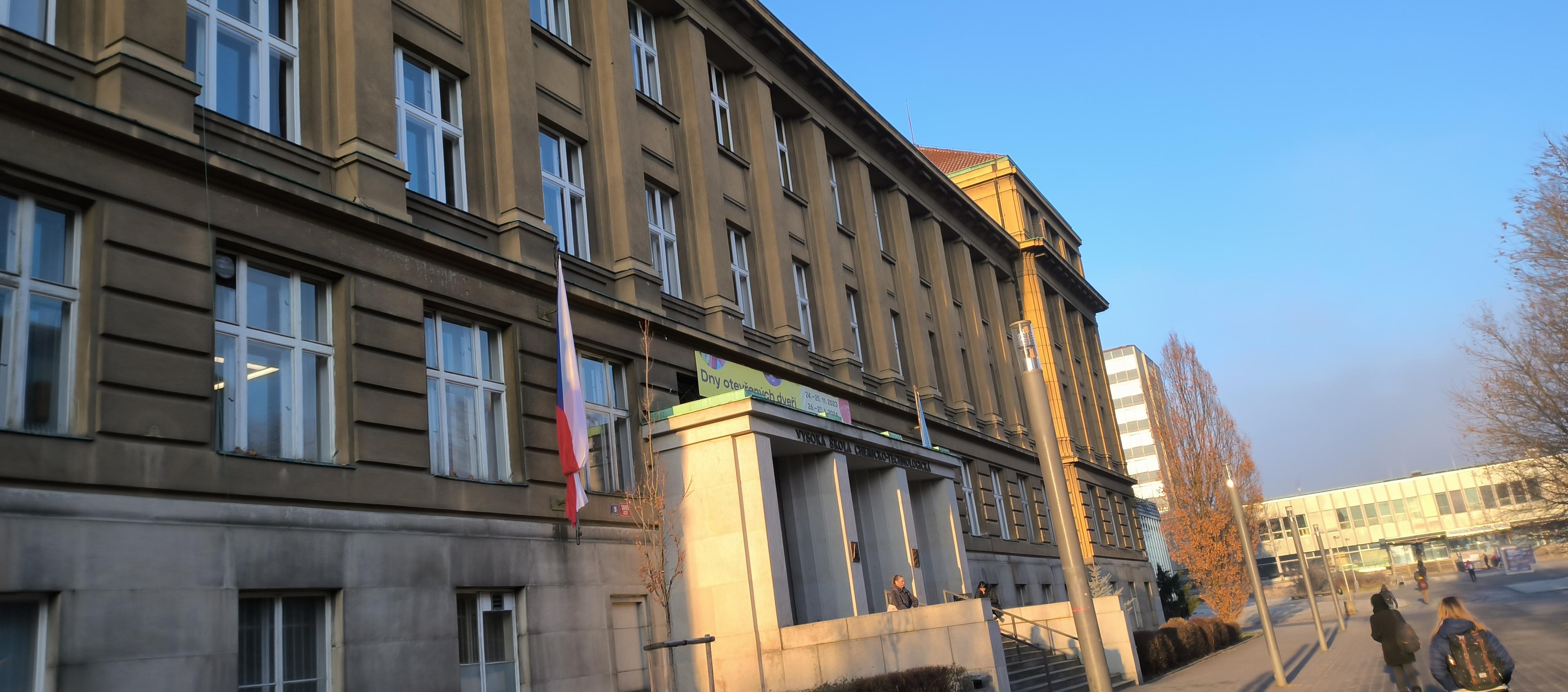 Ústav fyziky a měřicí techniky Fakulty chemicko-inženýrské foto 2