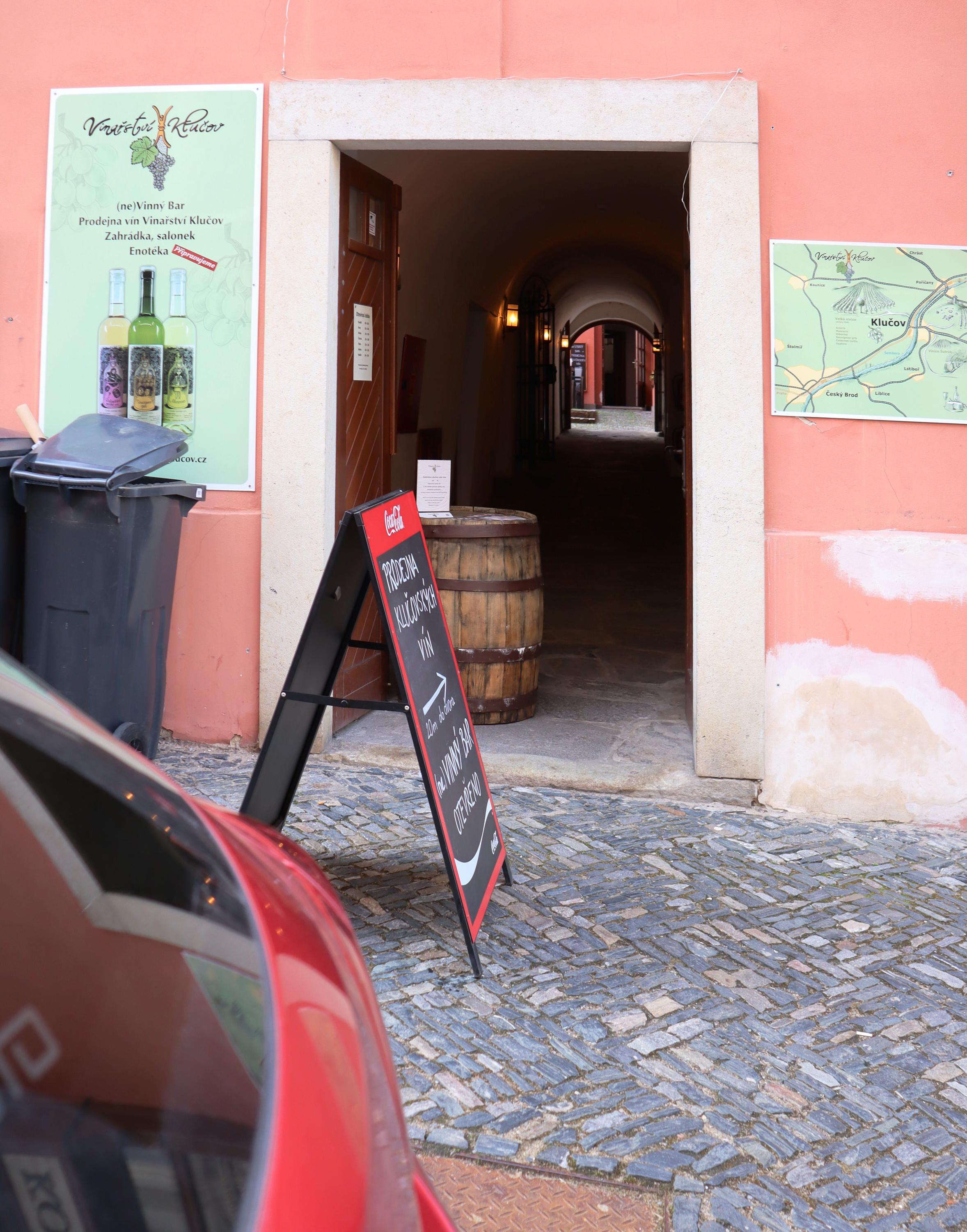 (ne)Vinný bar foto 2