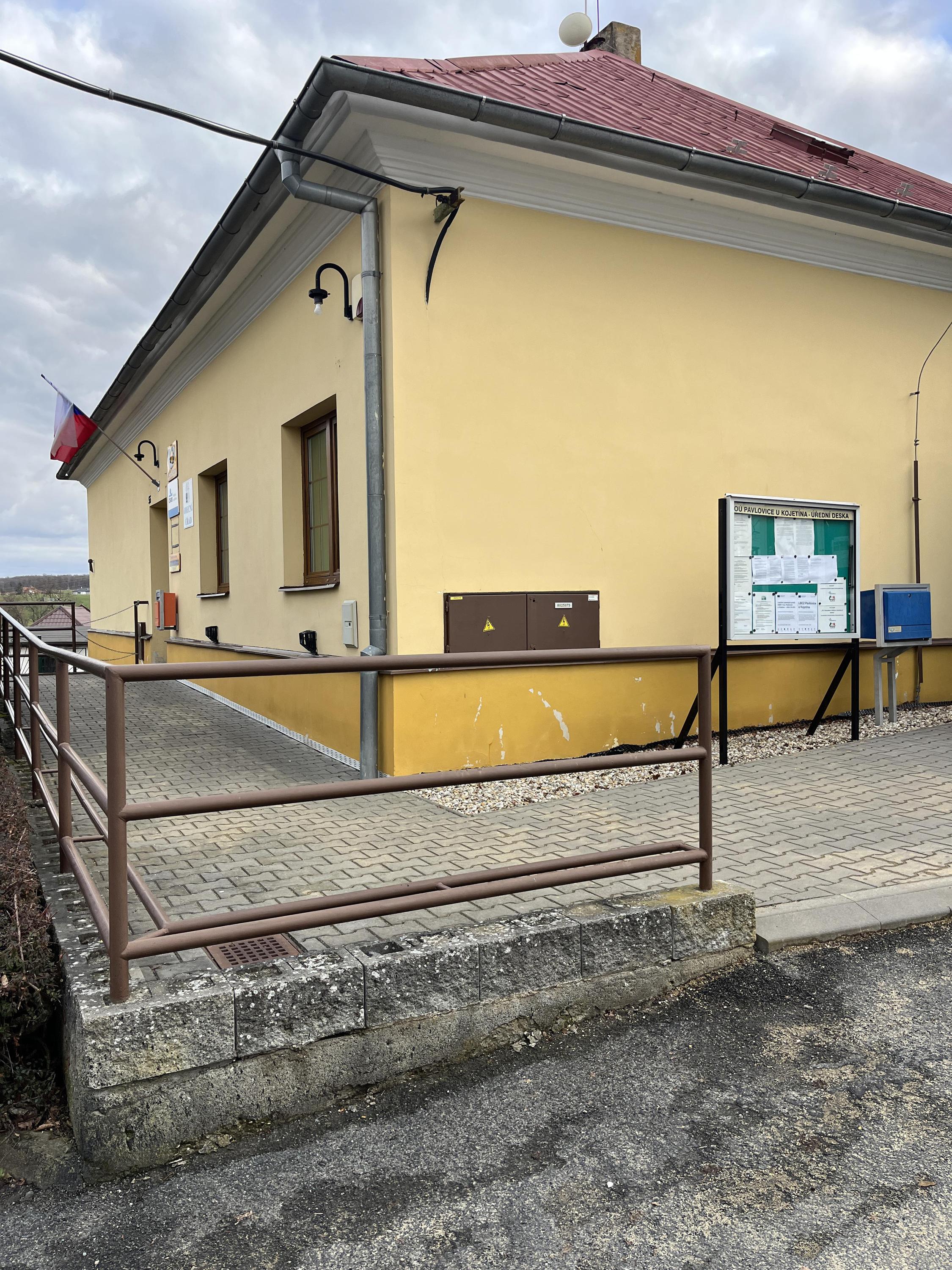Pavlovice u Kojetína - obecní úřad foto 3