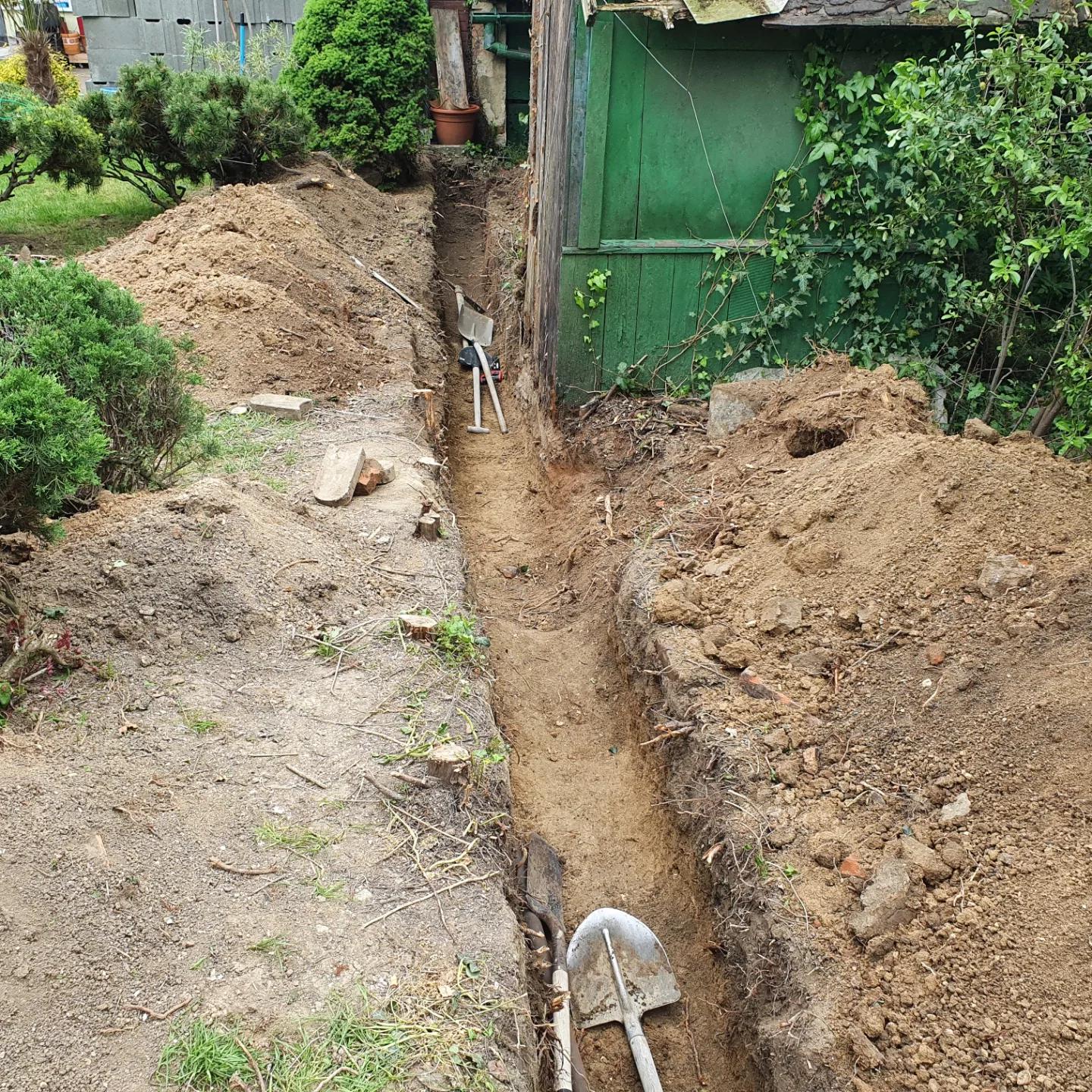 Výkopové prace ručně i strojně