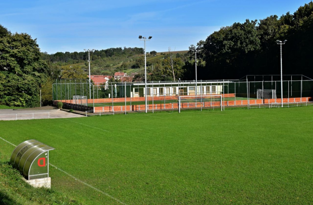 Fotbalové hřiště Lipov foto 6