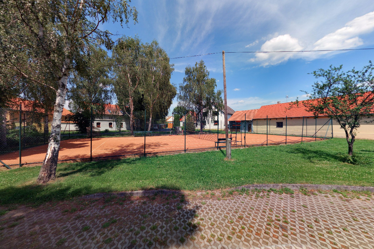 Tenisový kurt Oseček