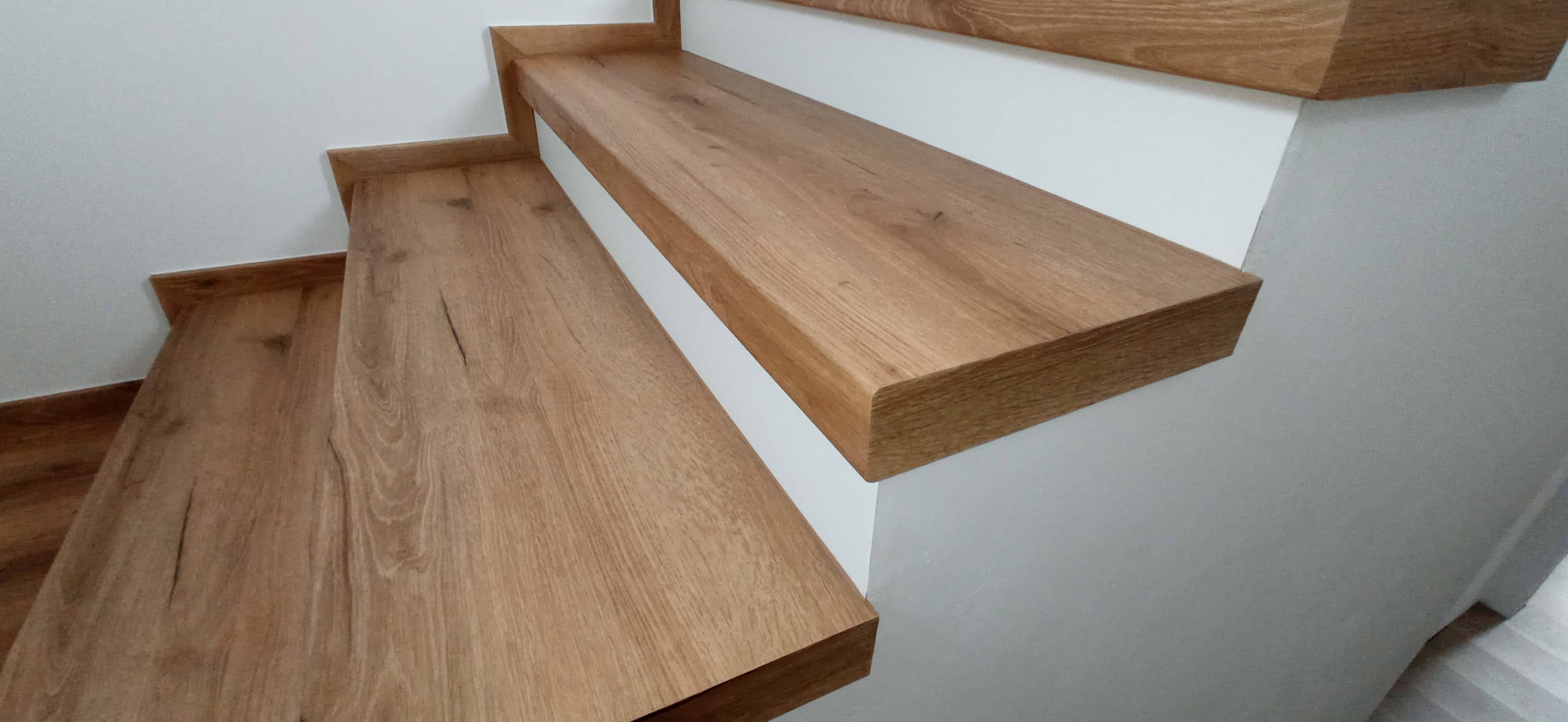 Schody z vinylu foto 3