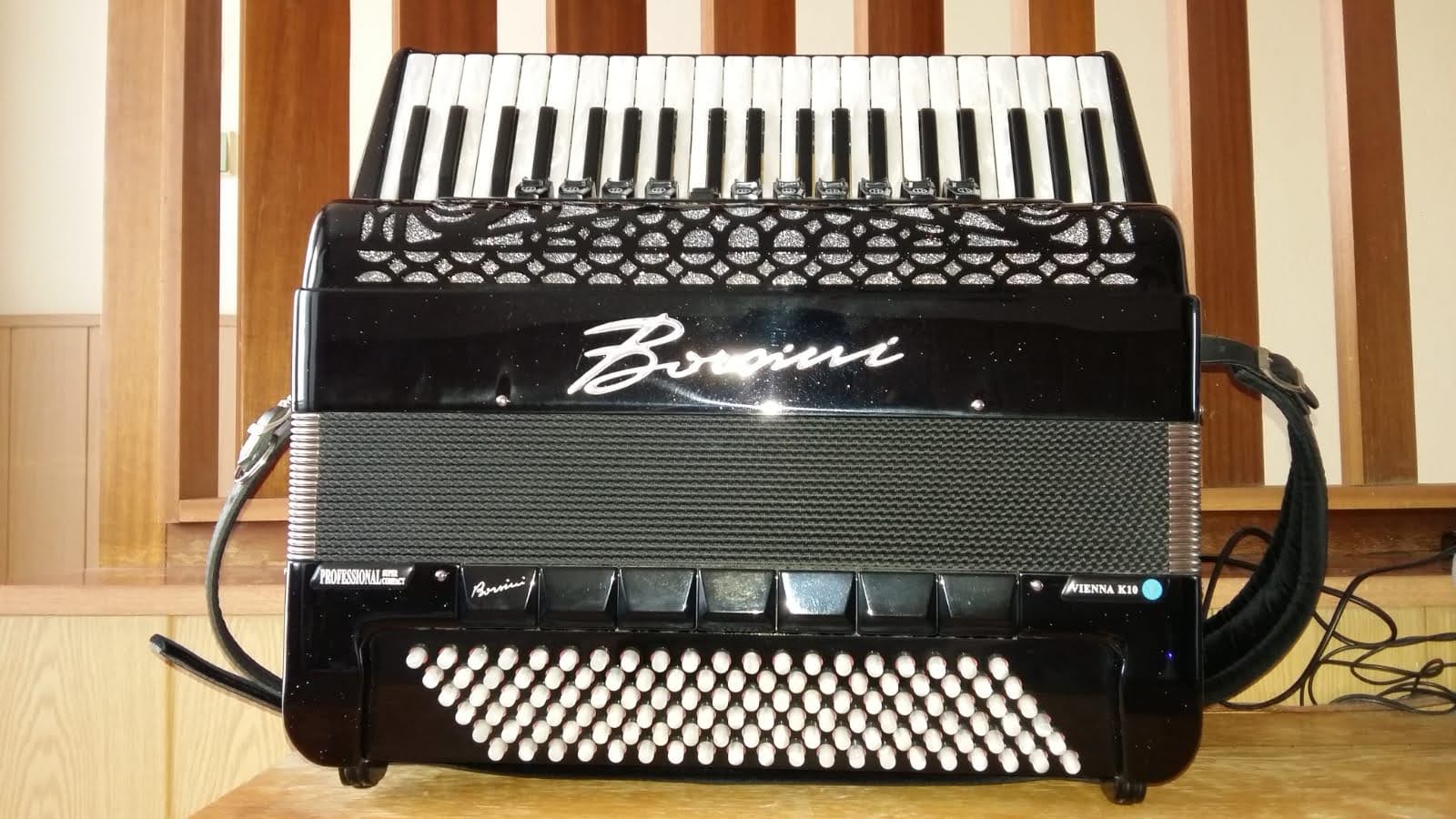 Hudba Vávra - heligonka a akordeon - opravy foto 2