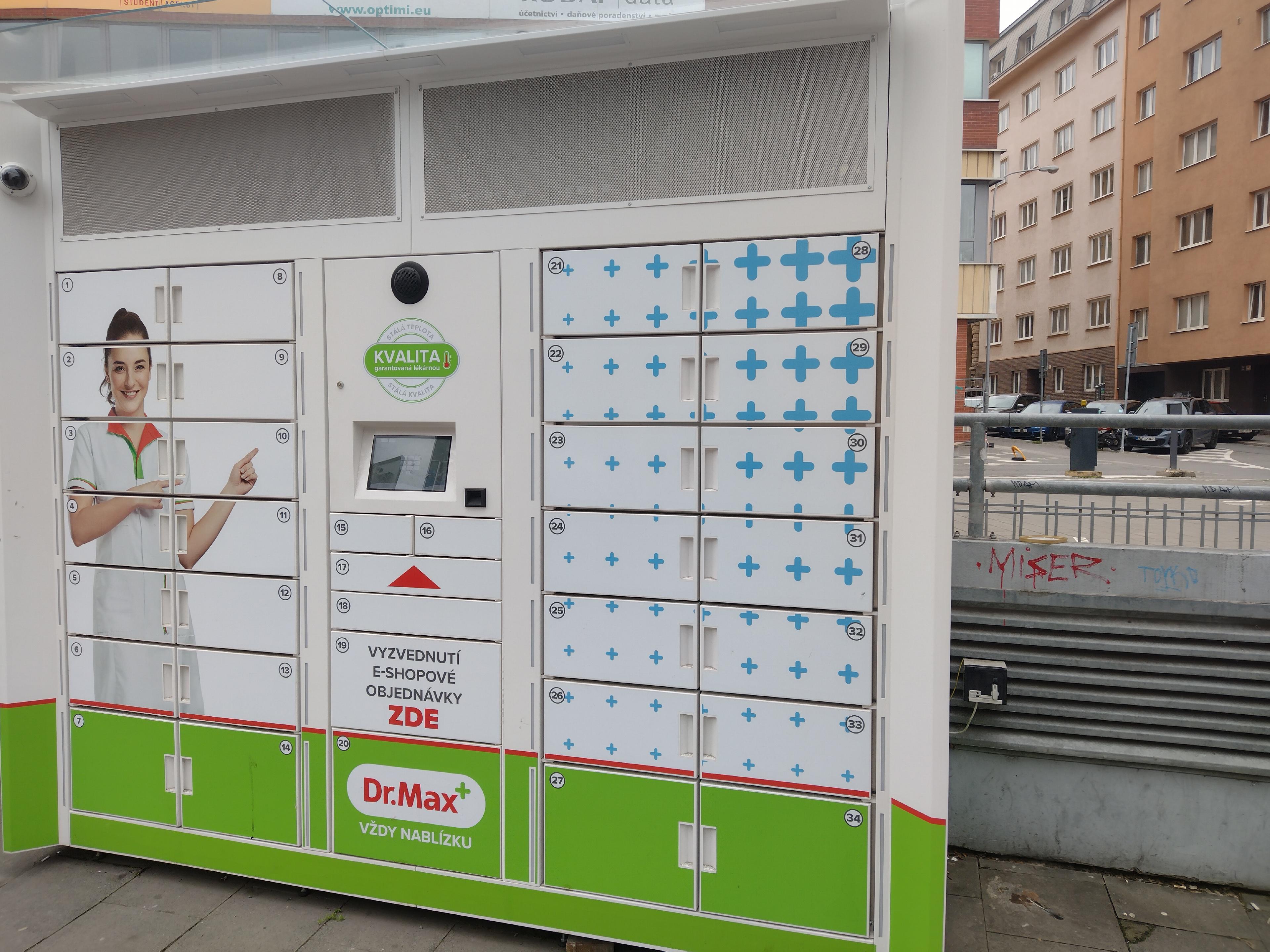 Dr. Max - výdejní box