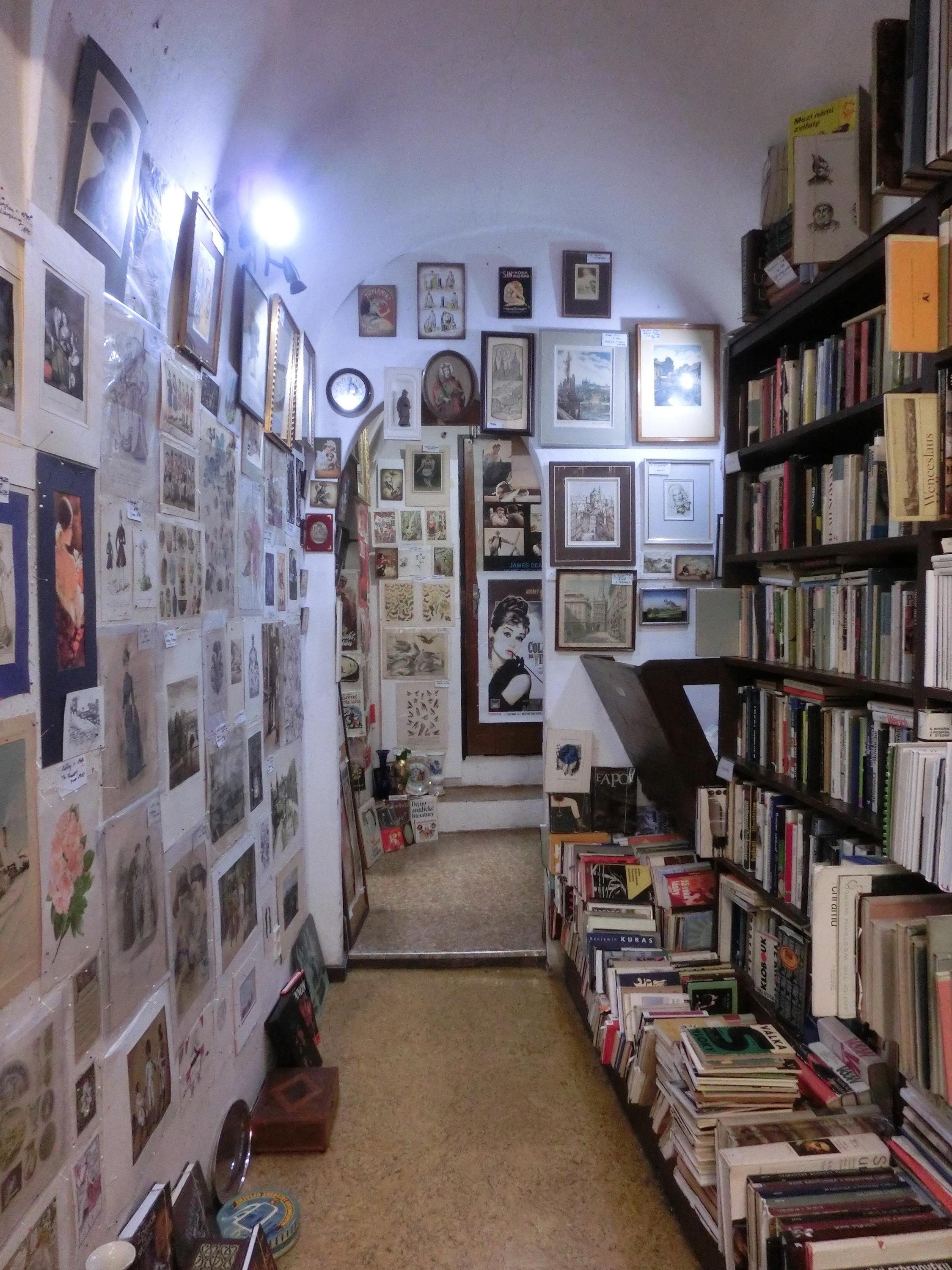 Antikvariát Nerudova foto 2