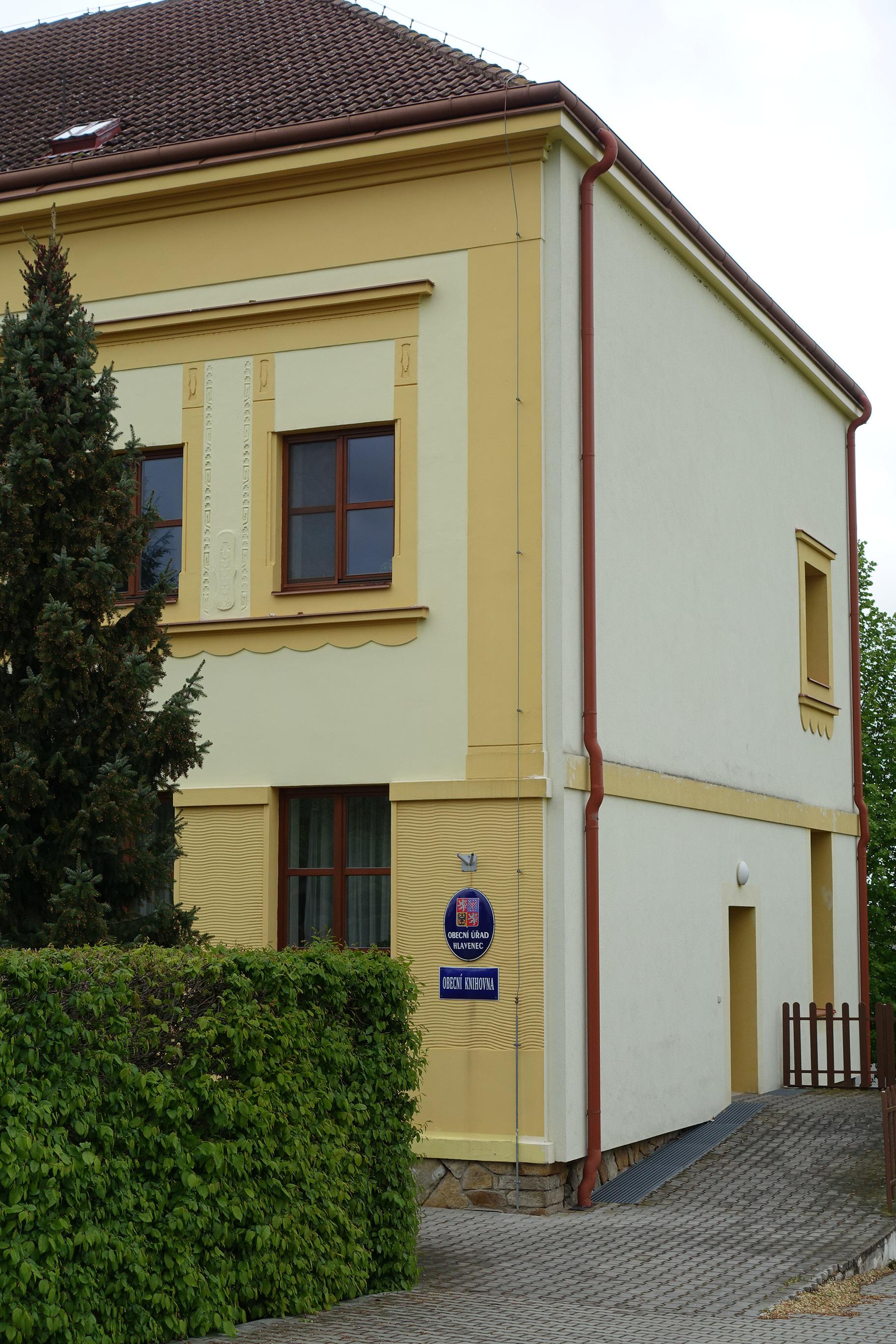 Hlavenec - obecní úřad foto 4