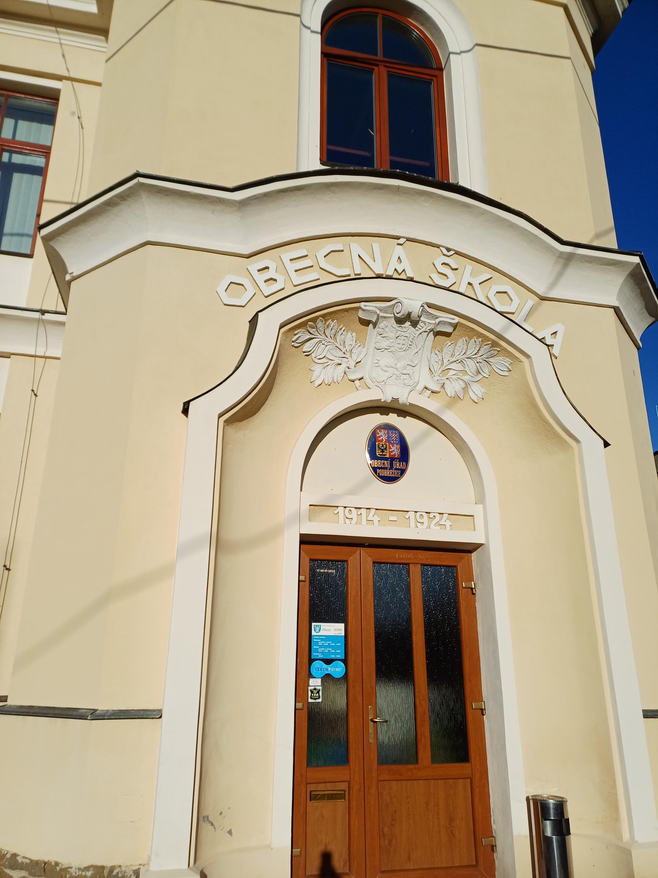 Podbřežice - obecní úřad foto 2