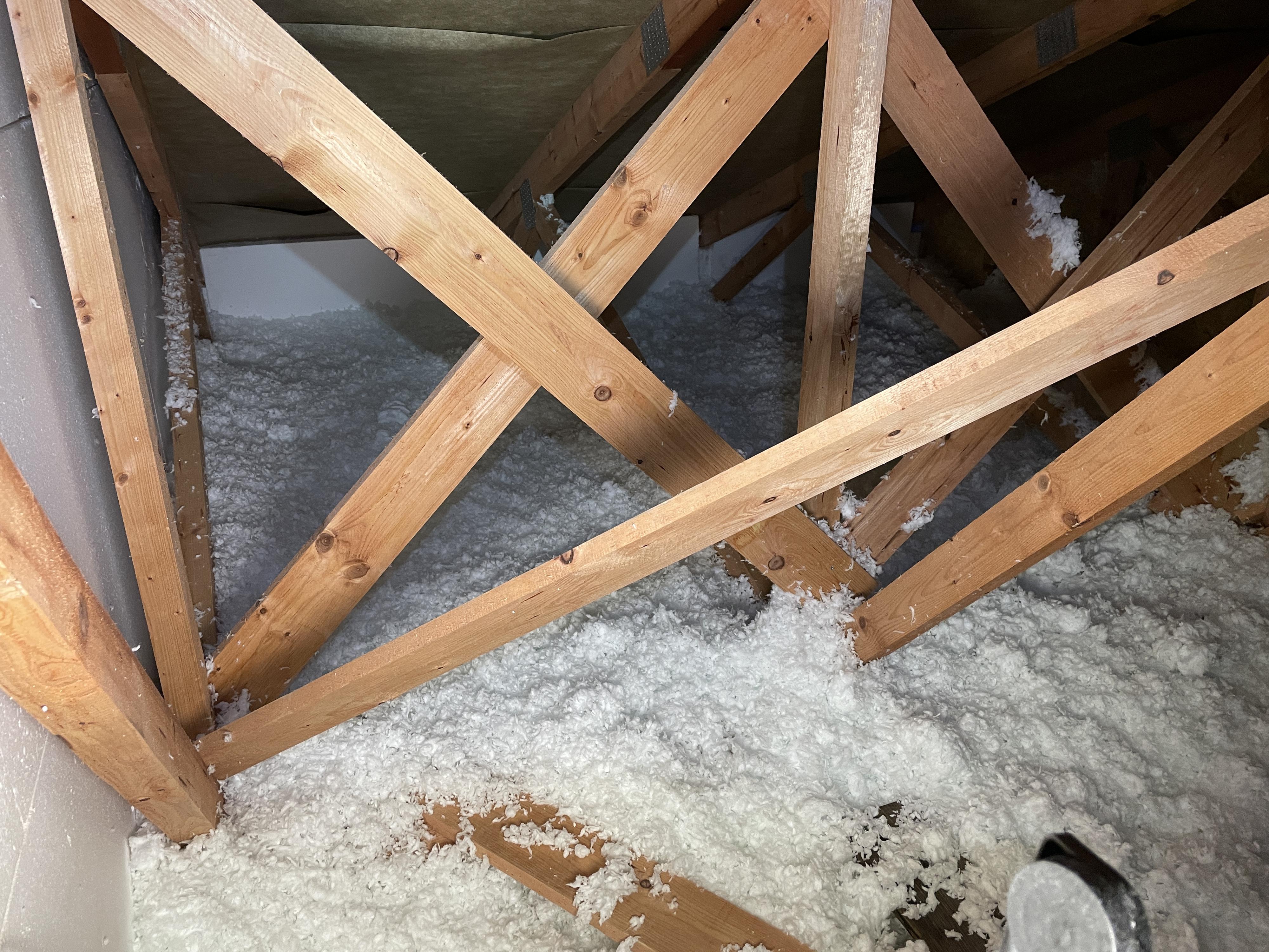 Zaizolujemto s.r.o. - foukaná izolace, stříkaná pěna foto 6