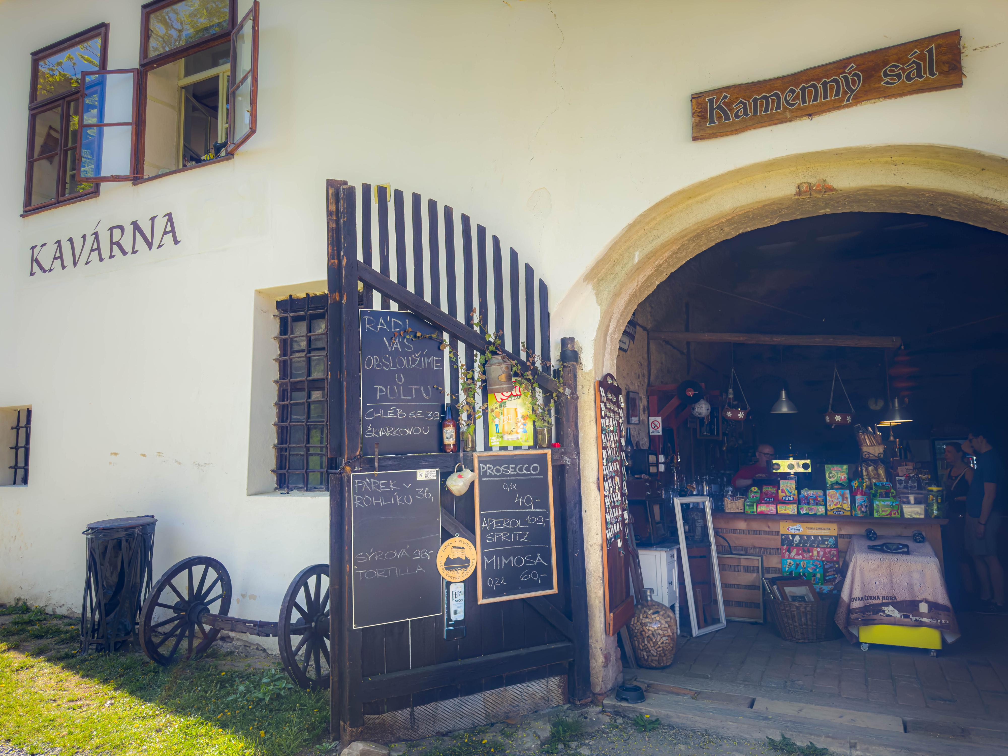 Dřevěný bar