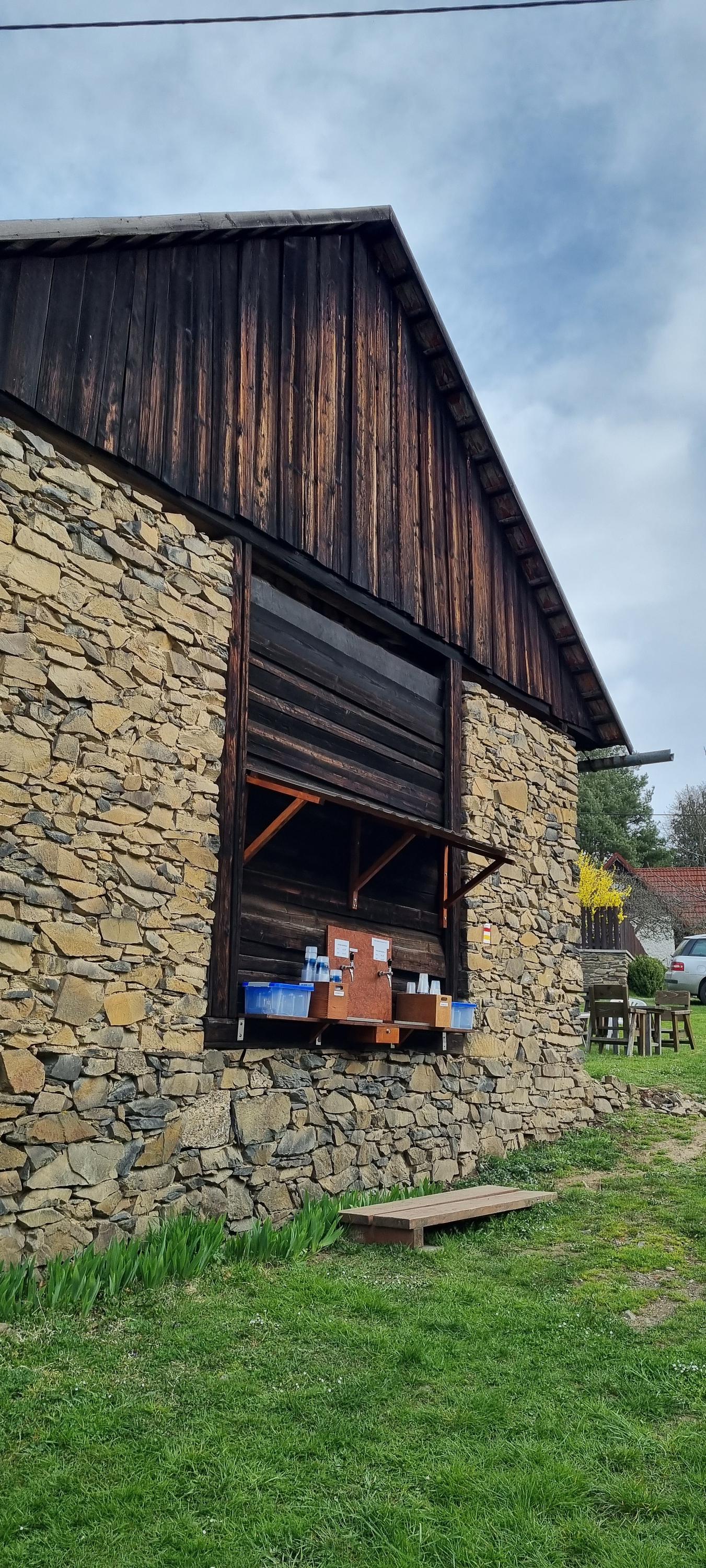 Samoobslužné pivní okénko Seč foto 2