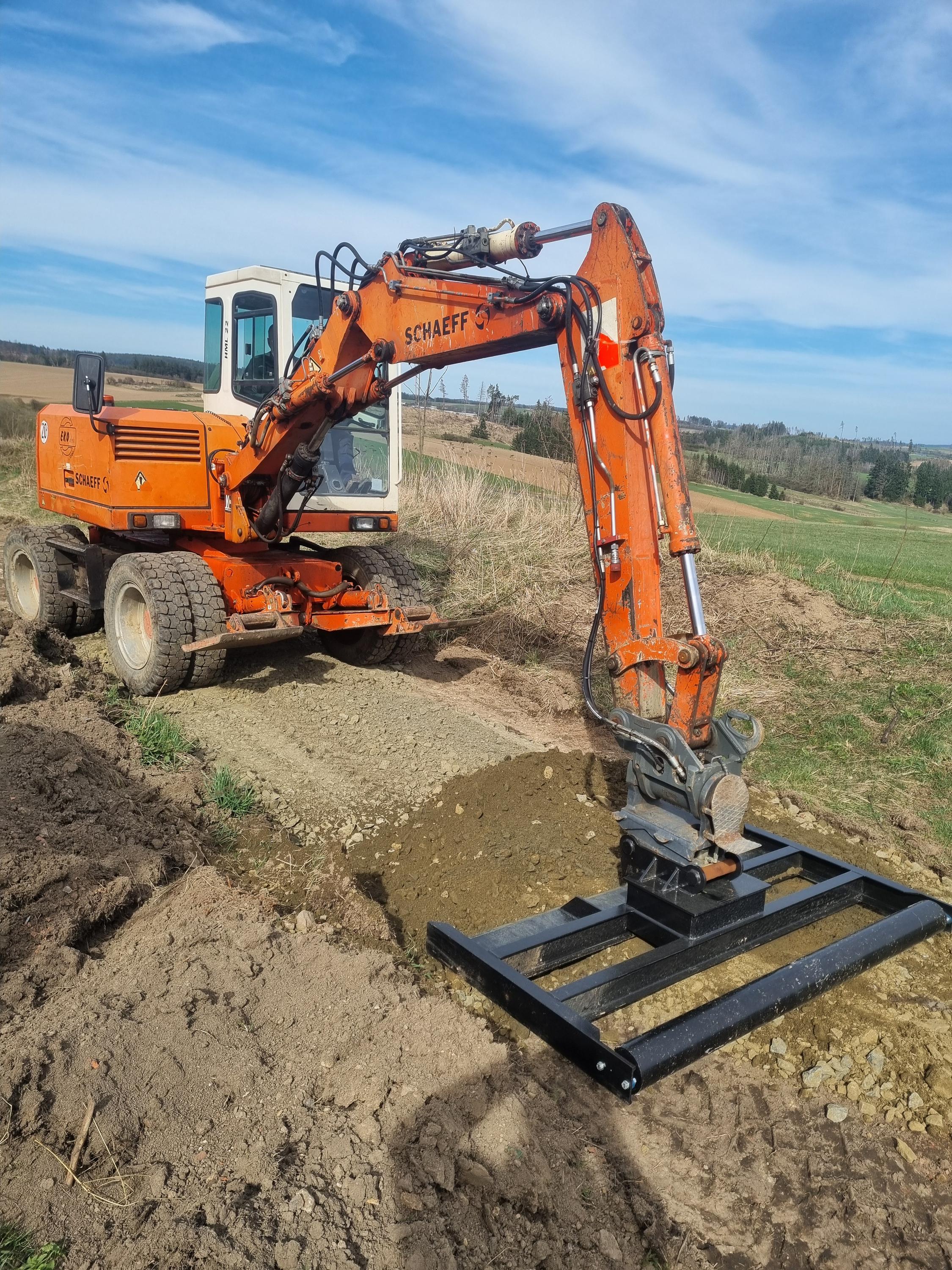 Autodoprava a zemní práce Lubomír Prostřední foto 4