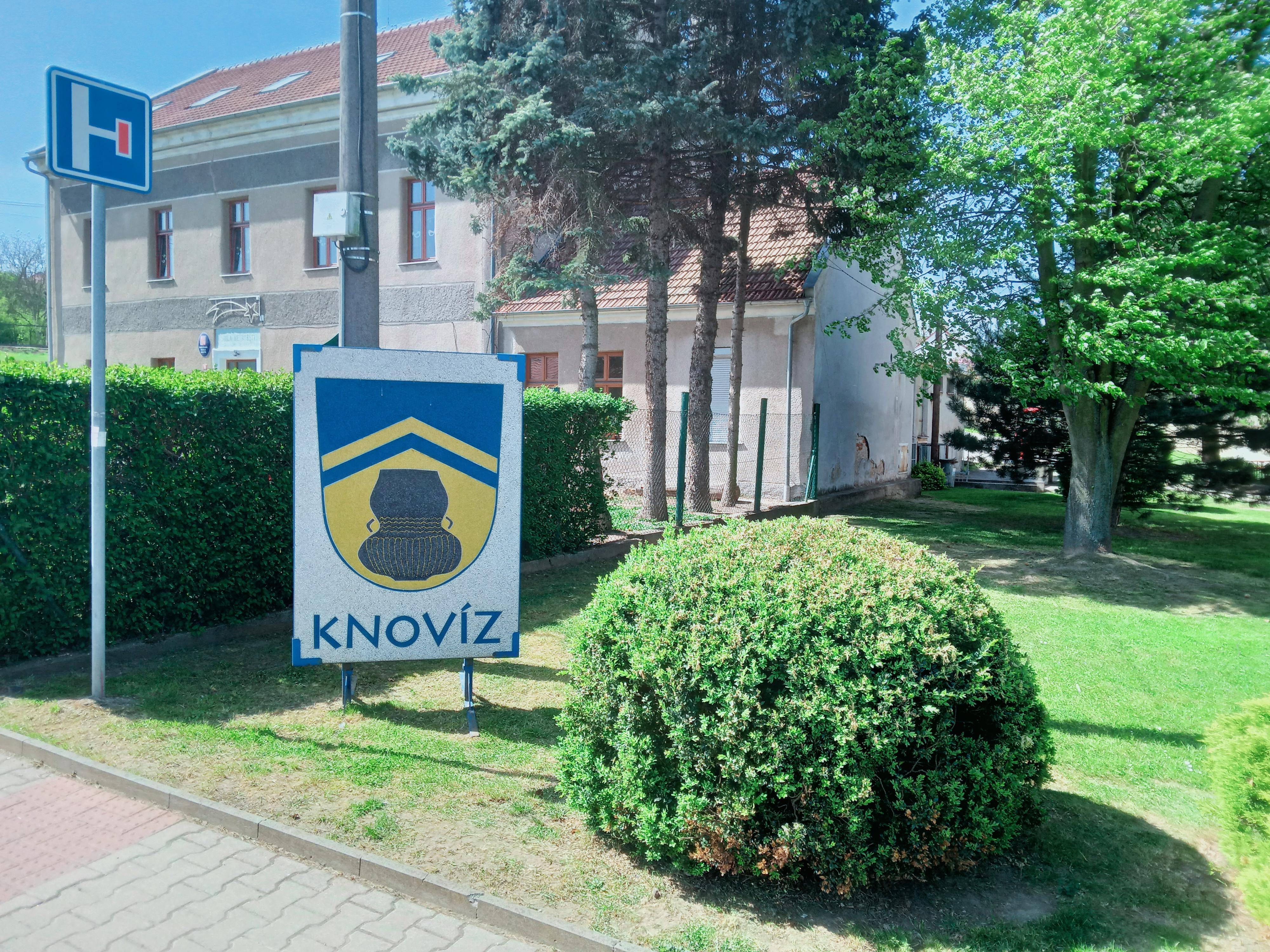 Knovíz - obecní úřad foto 4
