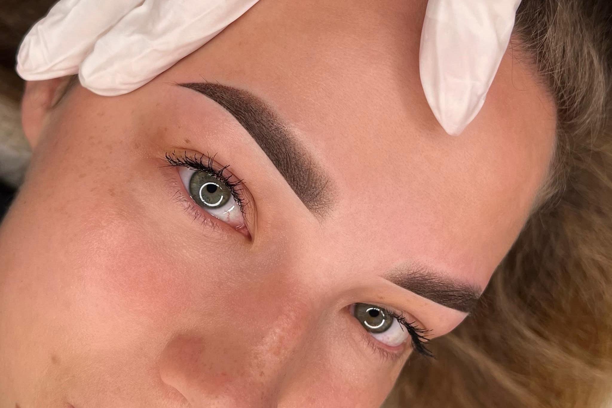 PERMANENTNÍ MAKE-UP  PUDROVÉ OBOČÍ