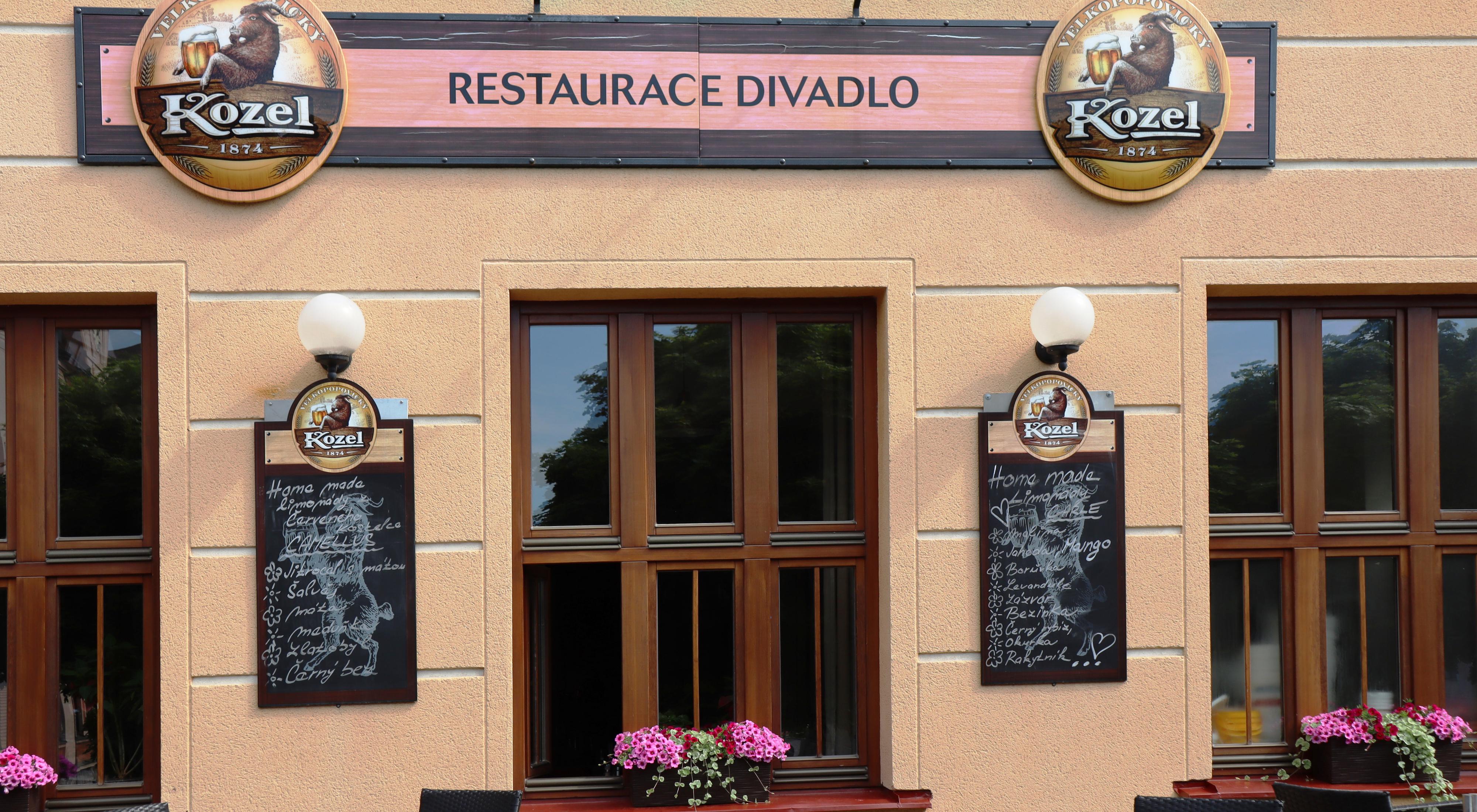 Restaurace Divadlo Červený Kostelec foto 3