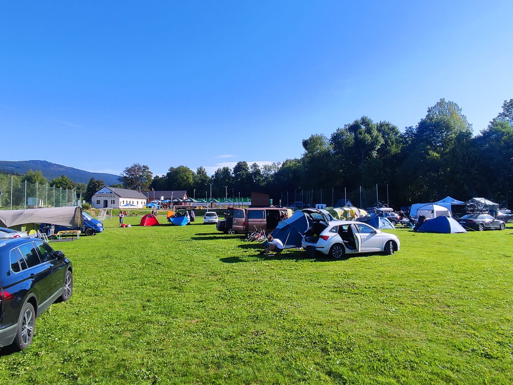 Sportovní areál DM - tenisové kurty foto 3