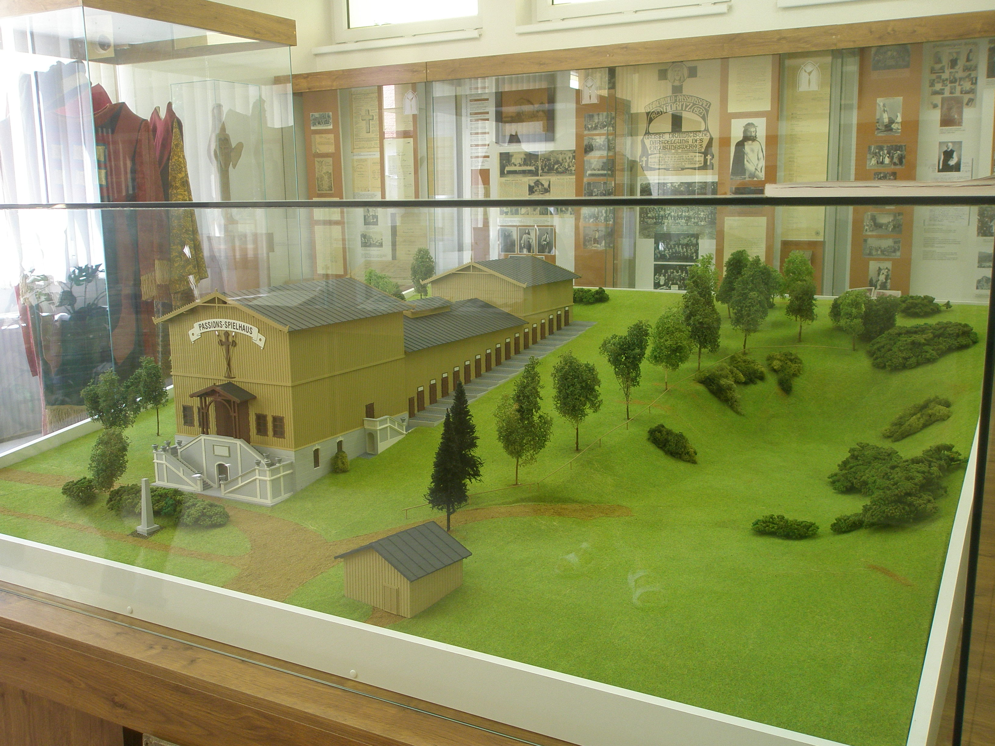 Muzeum pašijových her a Muzeum radiopřijímačů foto 2