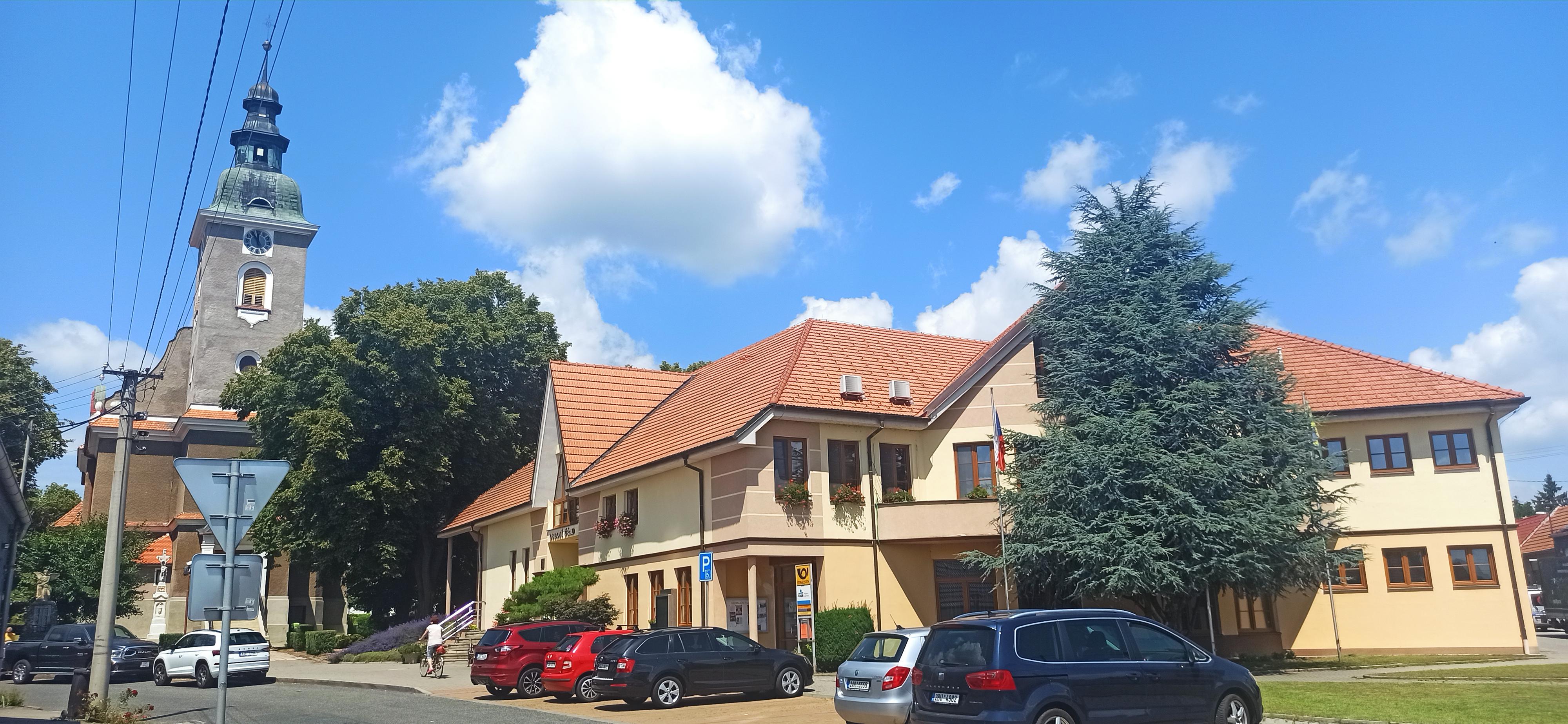 Rohatec - obecní úřad foto 3