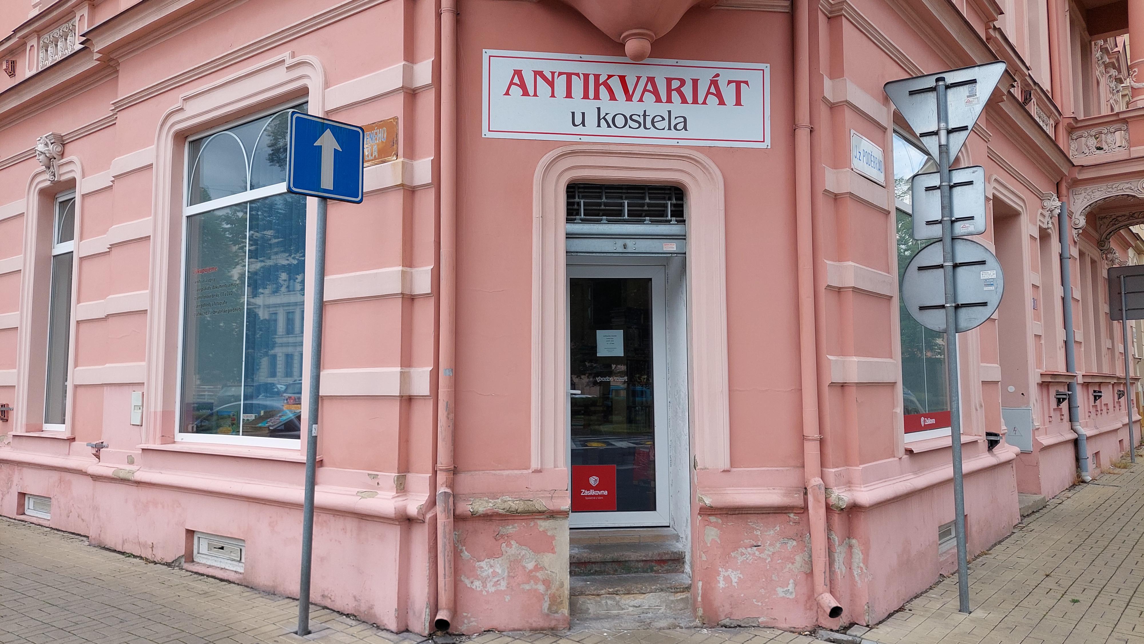 Antikvariát u kostela foto 6