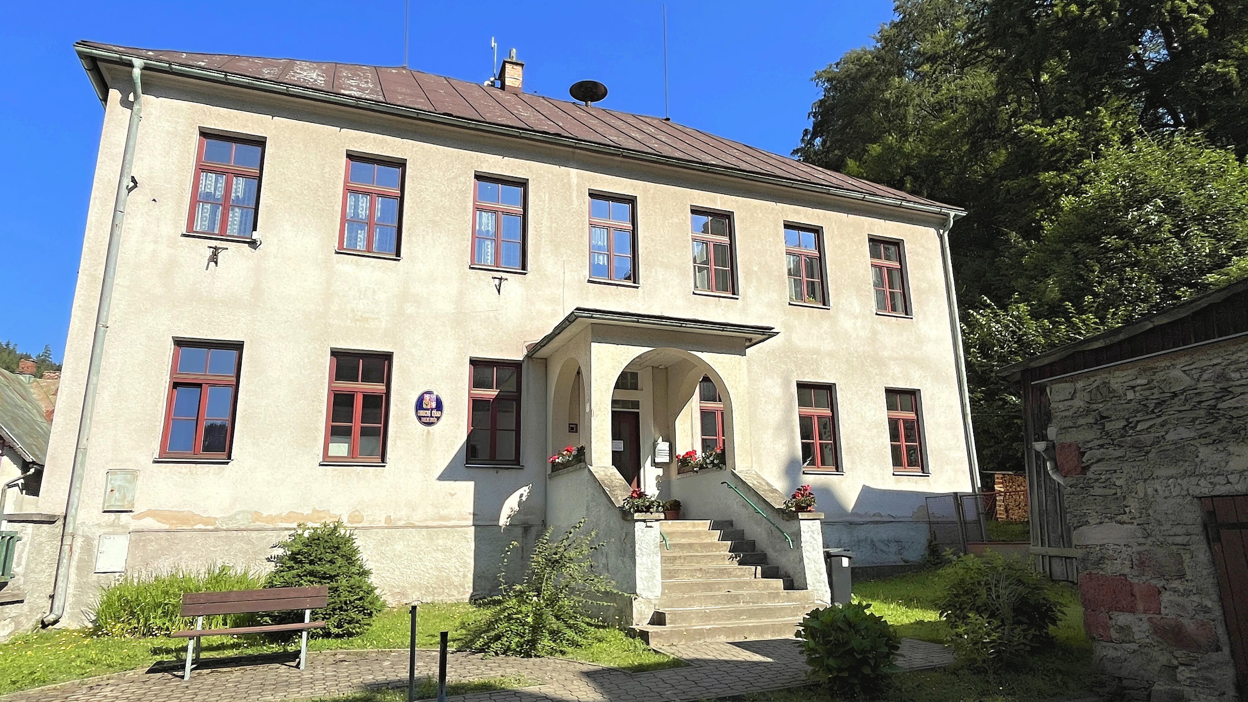 Dolní Dvůr - obecní úřad