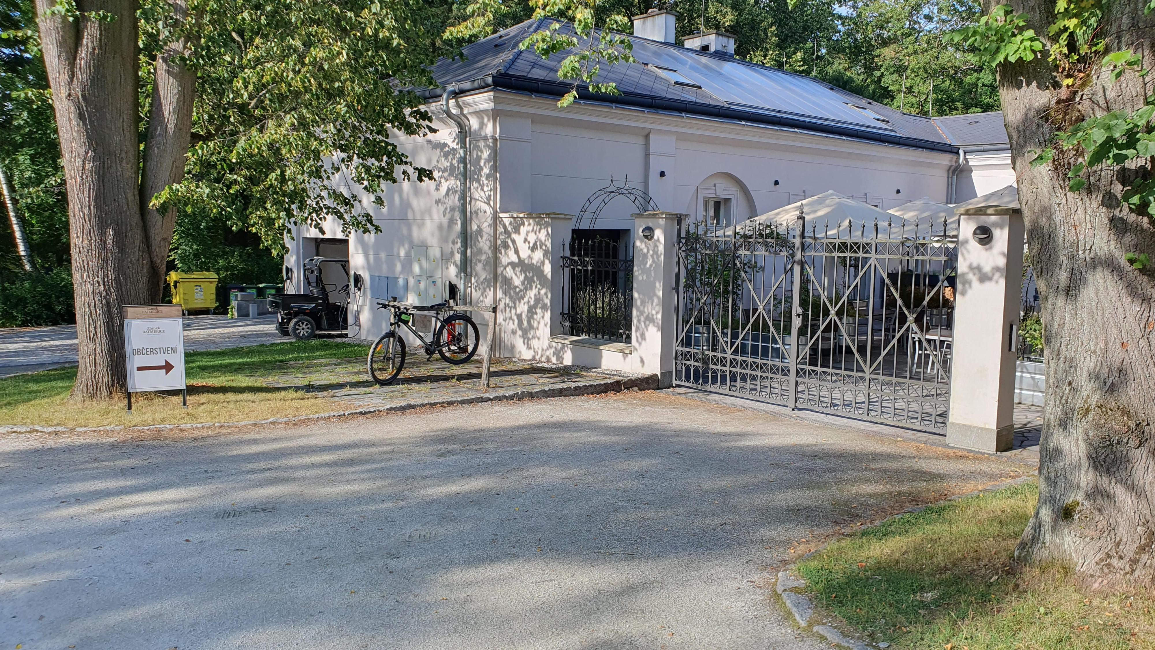 Bistro ve dvoře. foto 1
