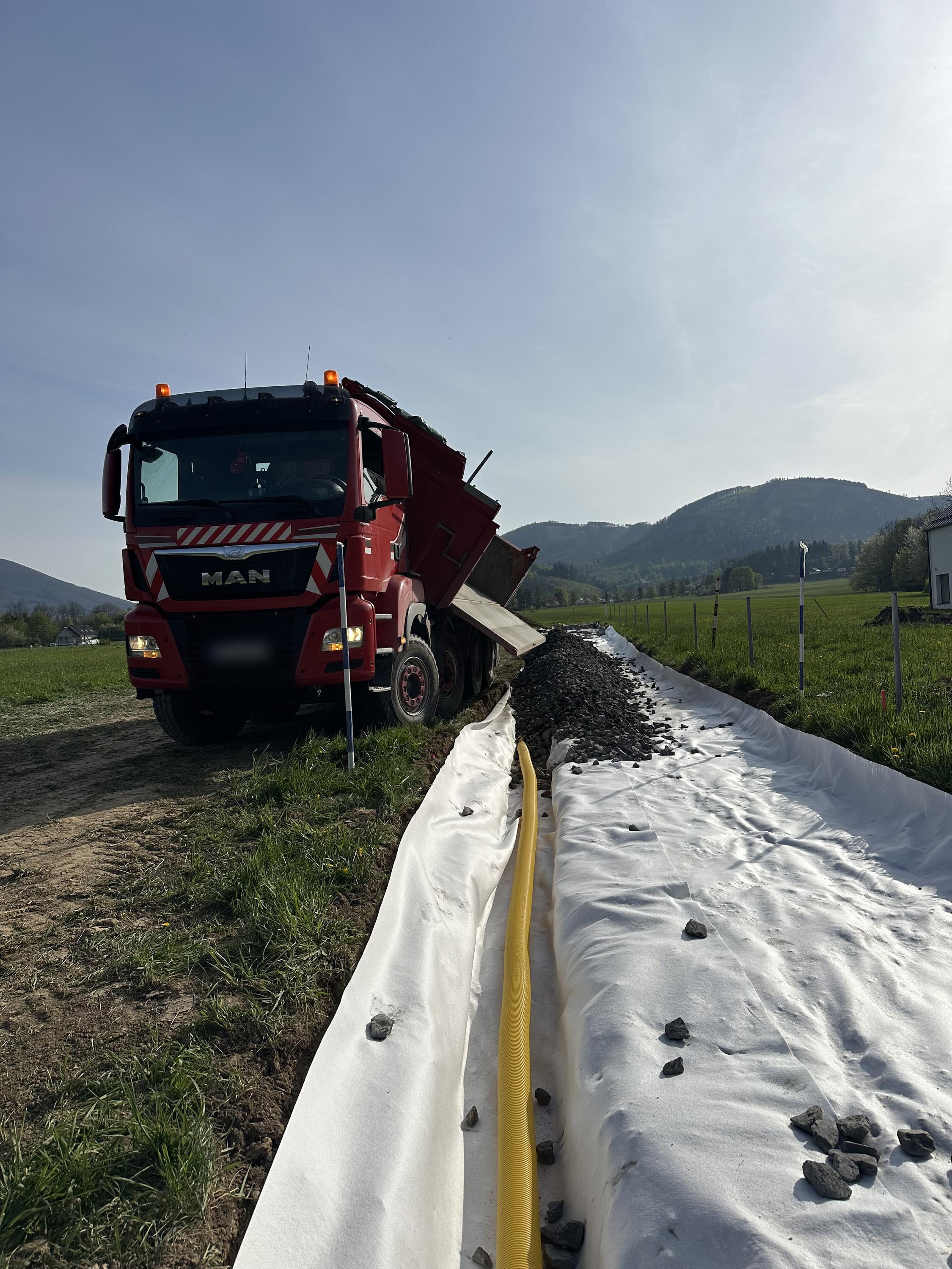 Tomáš Hala - Autodoprava sypkých materiálů foto 5