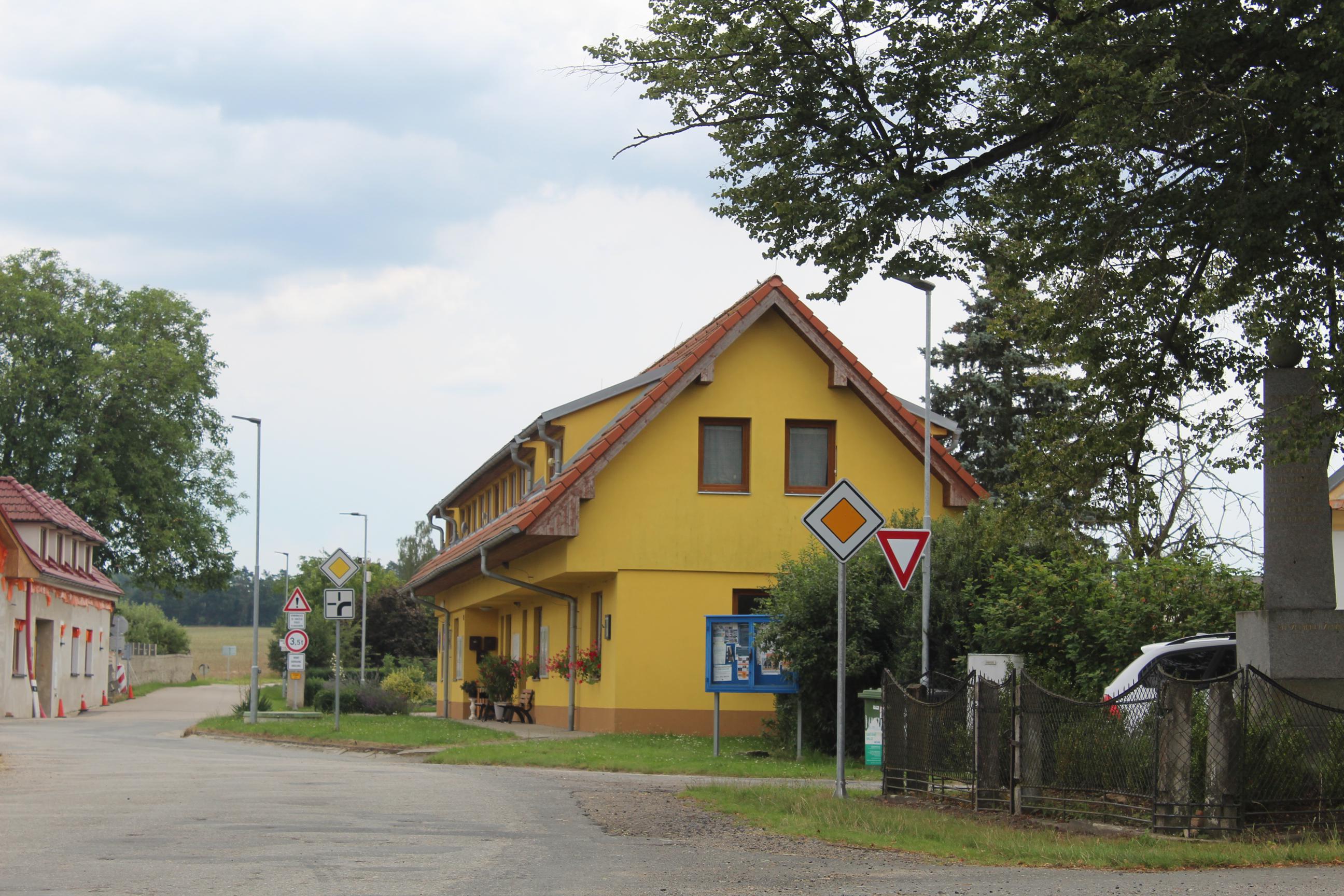 Modrá Hůrka - obecní úřad