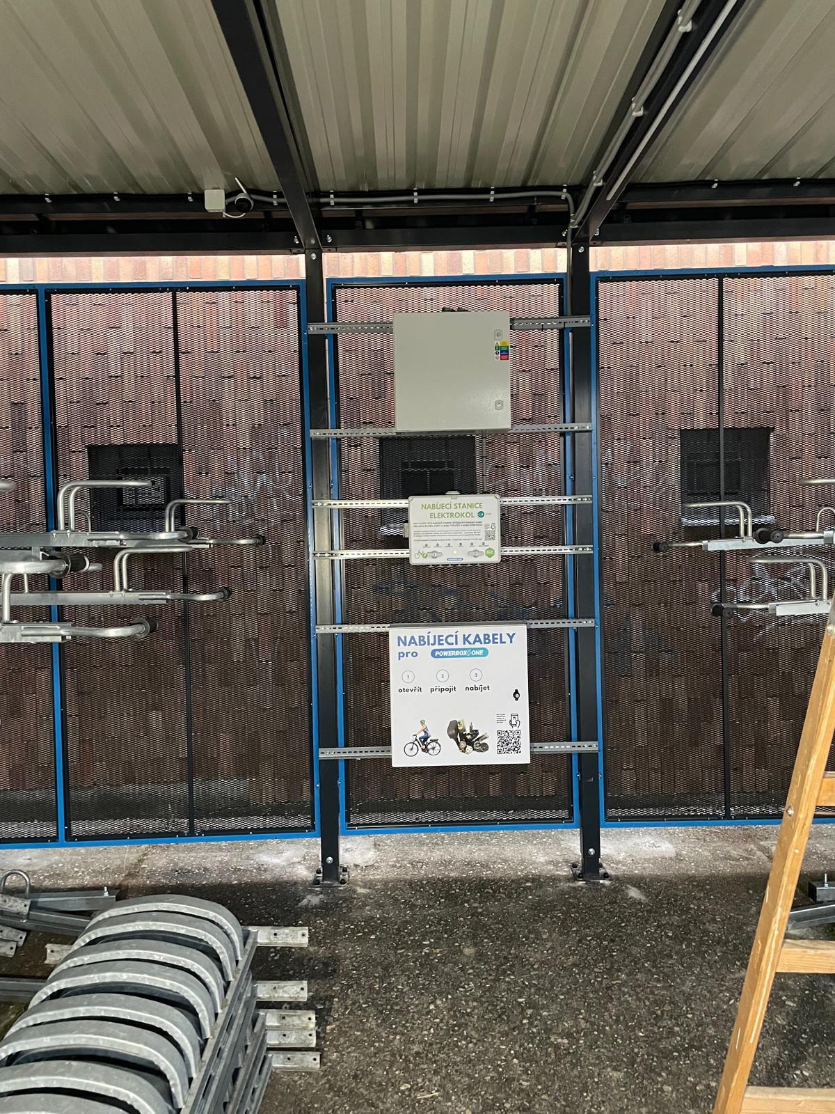 Nabíjecí stanice CYKLOSAFE LITE ATYP Čelákovice, ZŠ Čelákovice foto 1