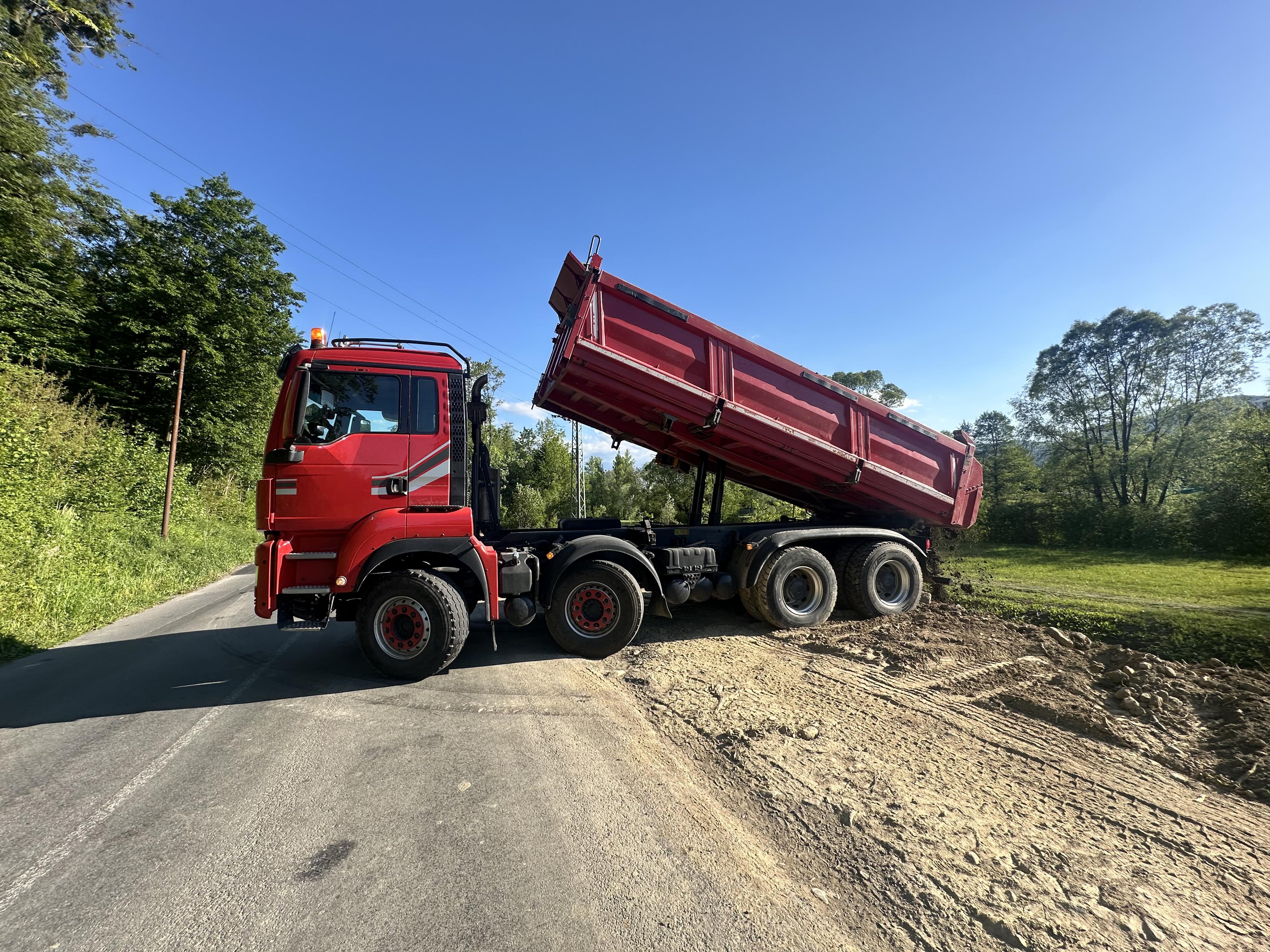 Tomáš Hala - Autodoprava sypkých materiálů foto 2