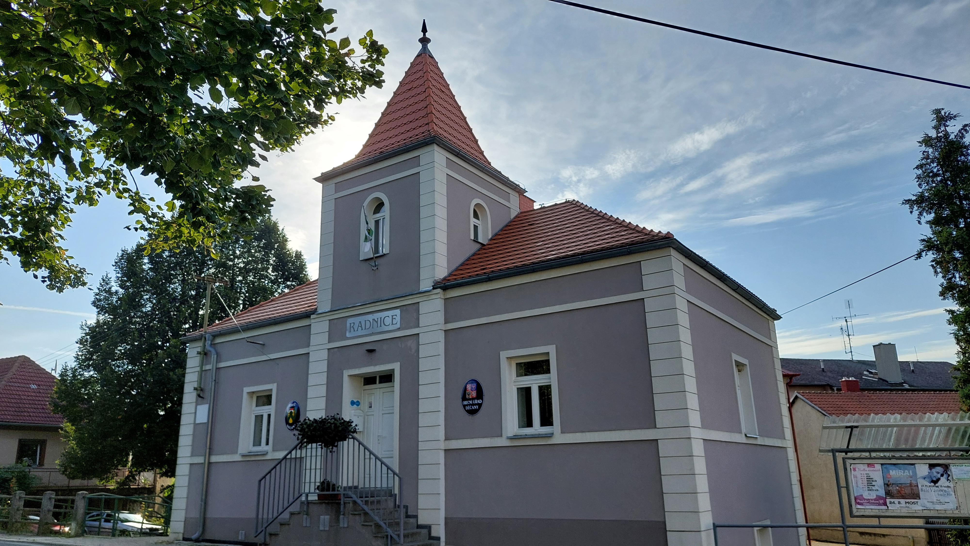 Děčany - obecní úřad foto 2