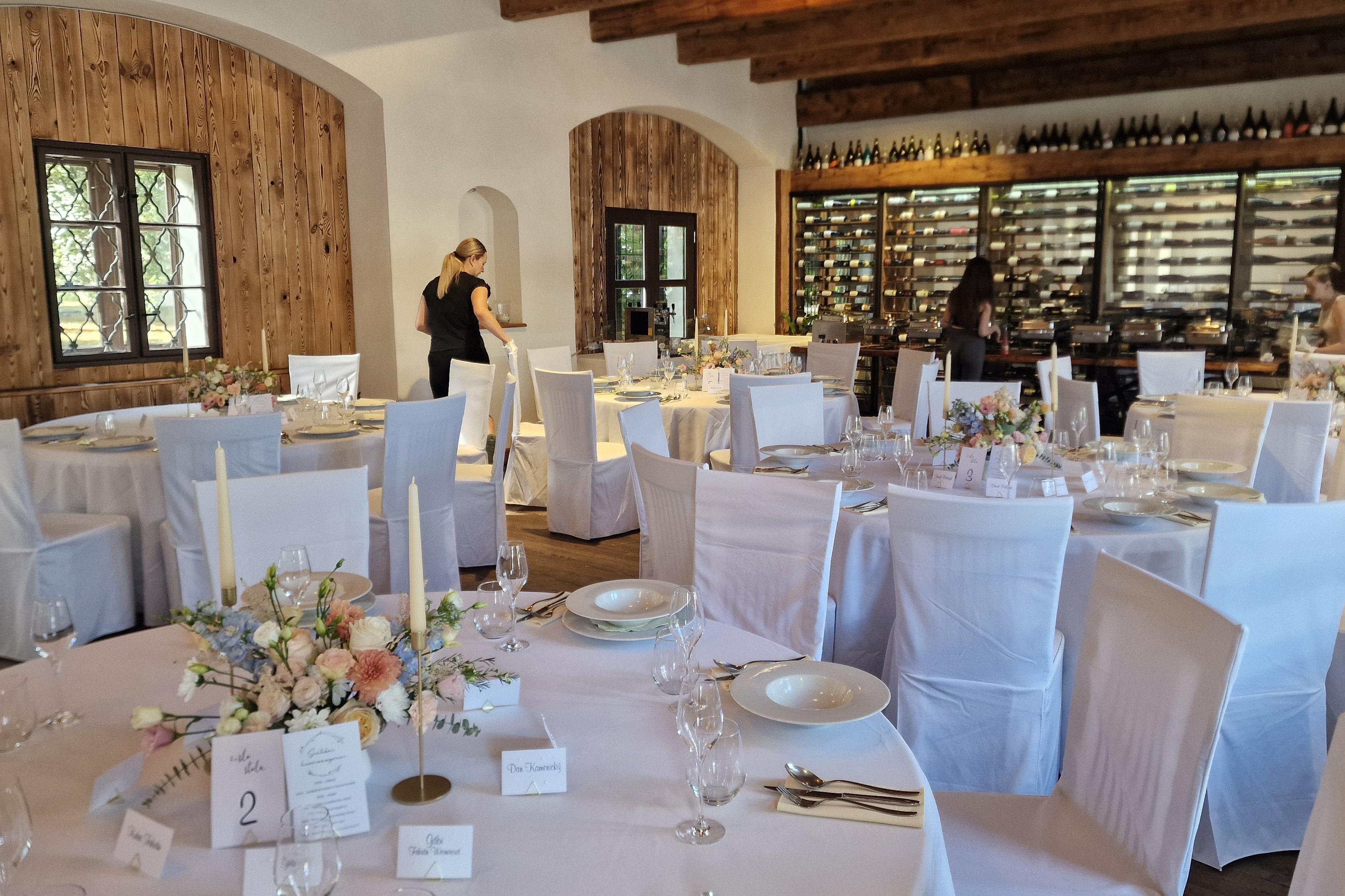 TAVERNA restaurace l bar l pizzerie