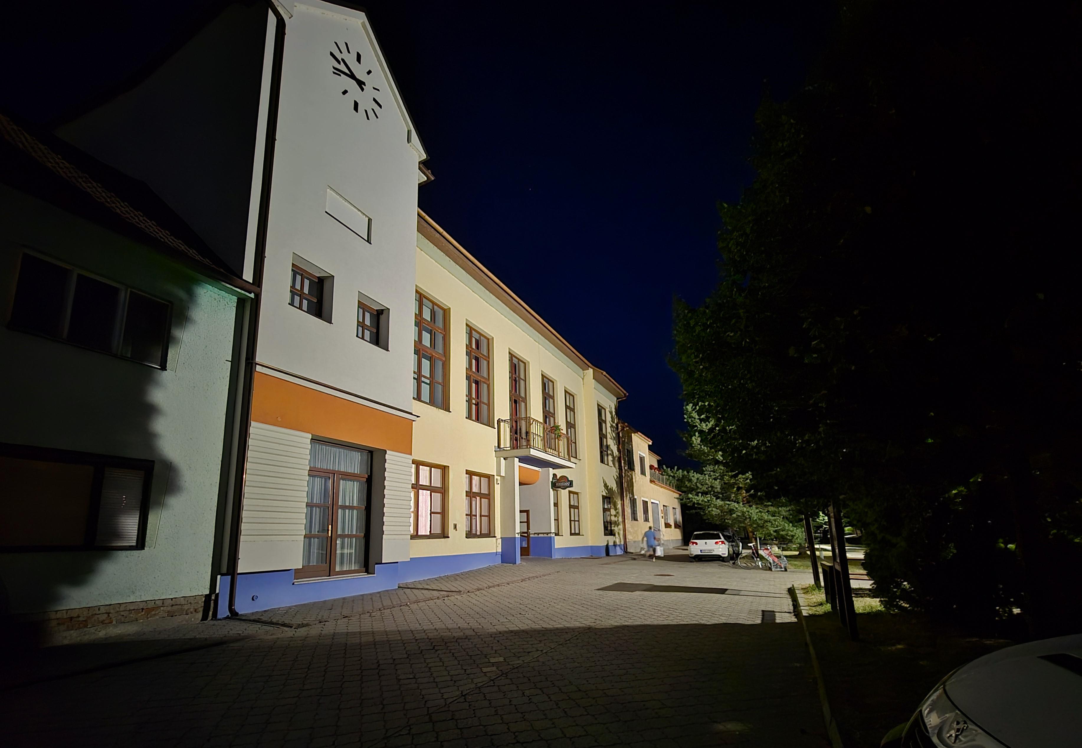 Místní knihovna Hroznová Lhota foto 4