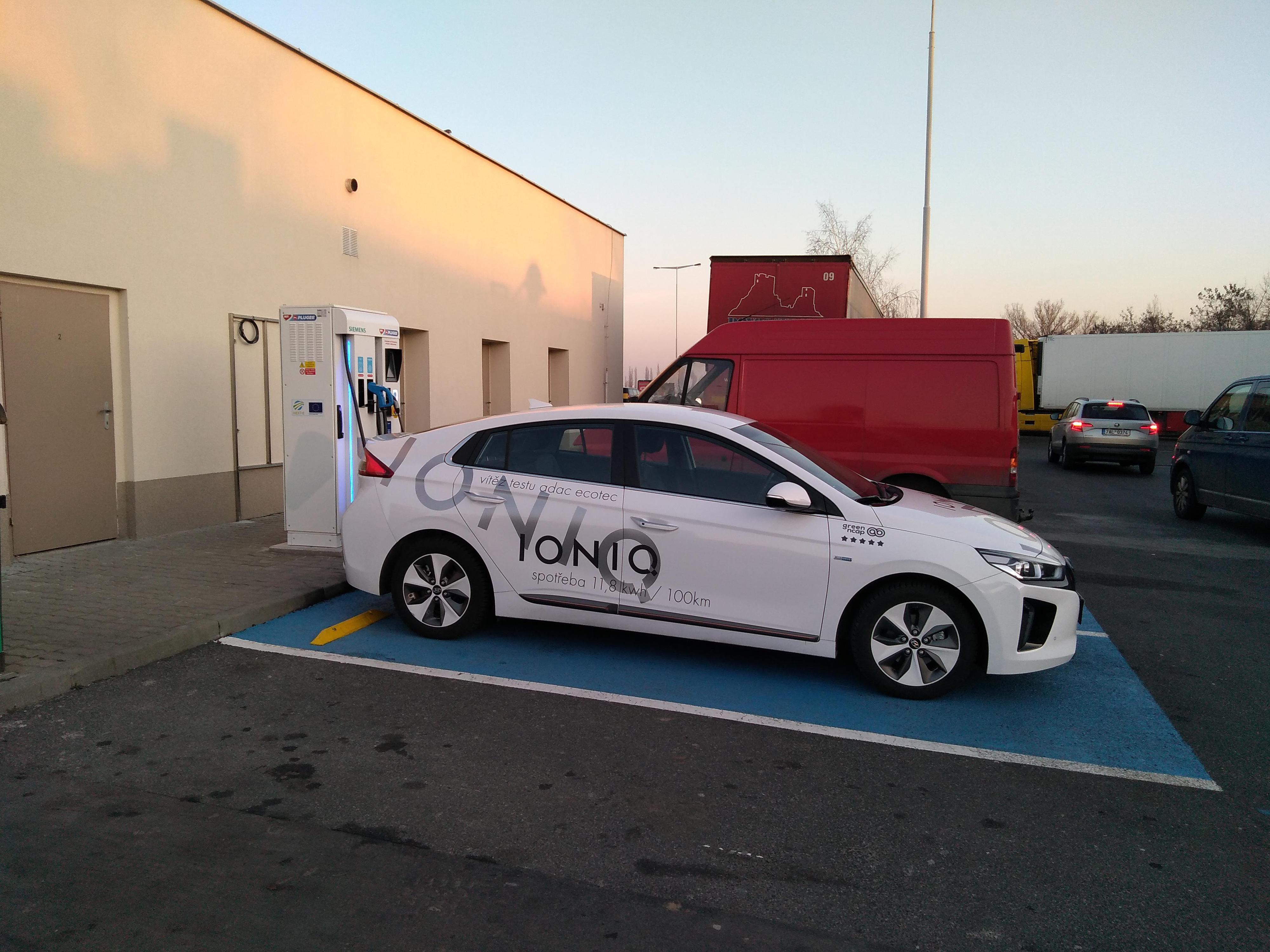 MOL - Nabíjecí stanice foto 2