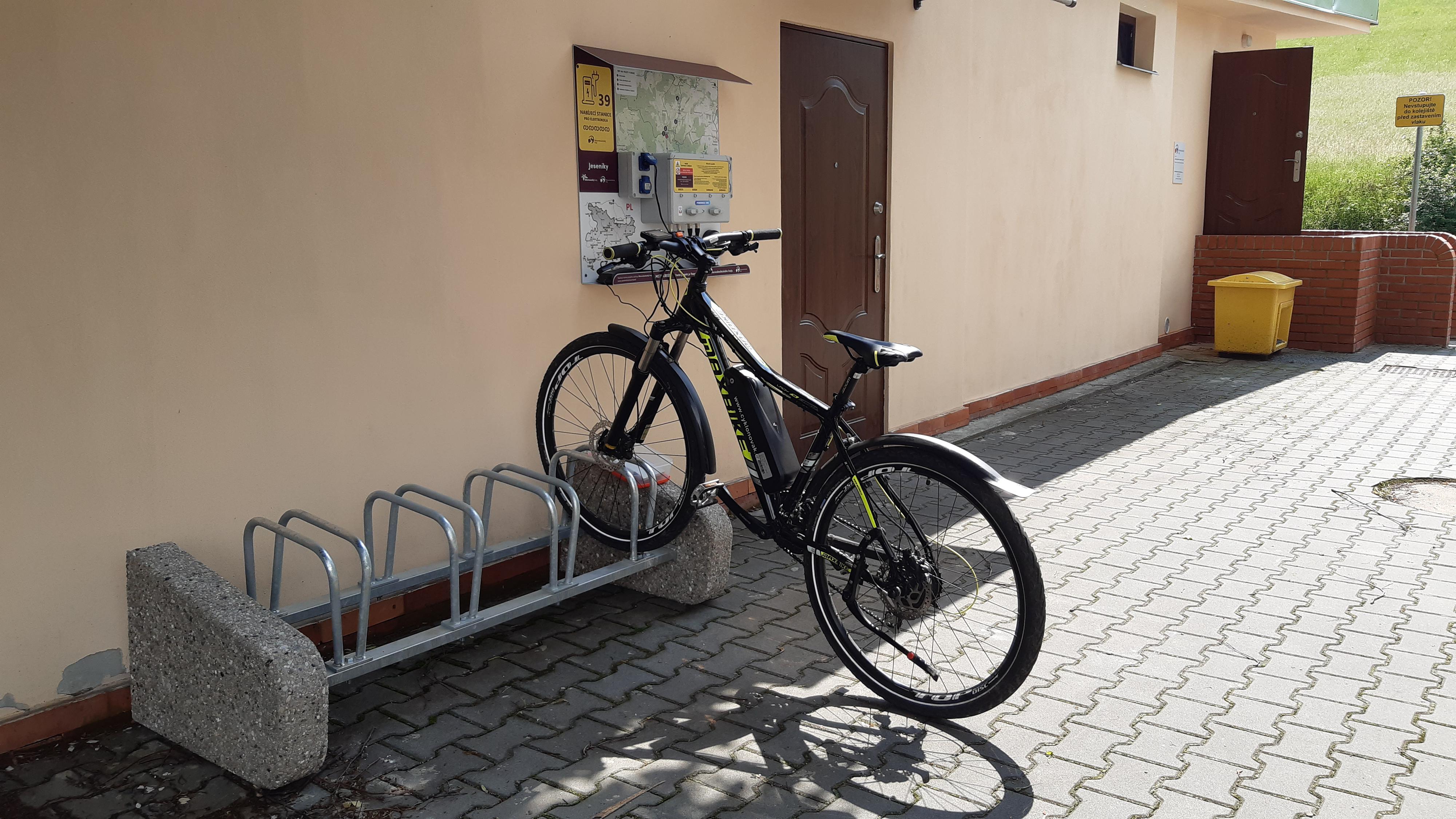 Nabíjecí stanice Železniční stanice Třemešná ve Slezsku foto 1