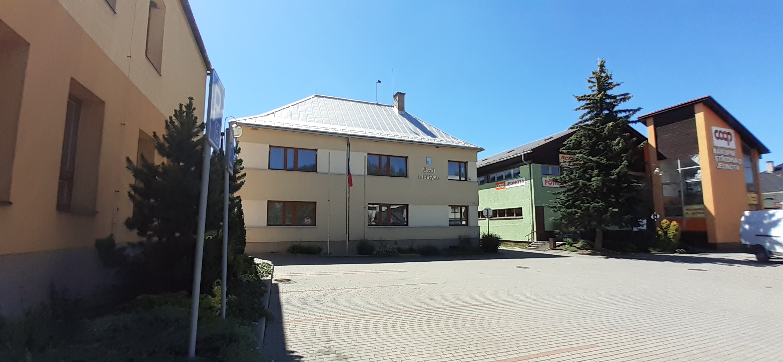 Nový Hrozenkov - úřad městyse foto 2