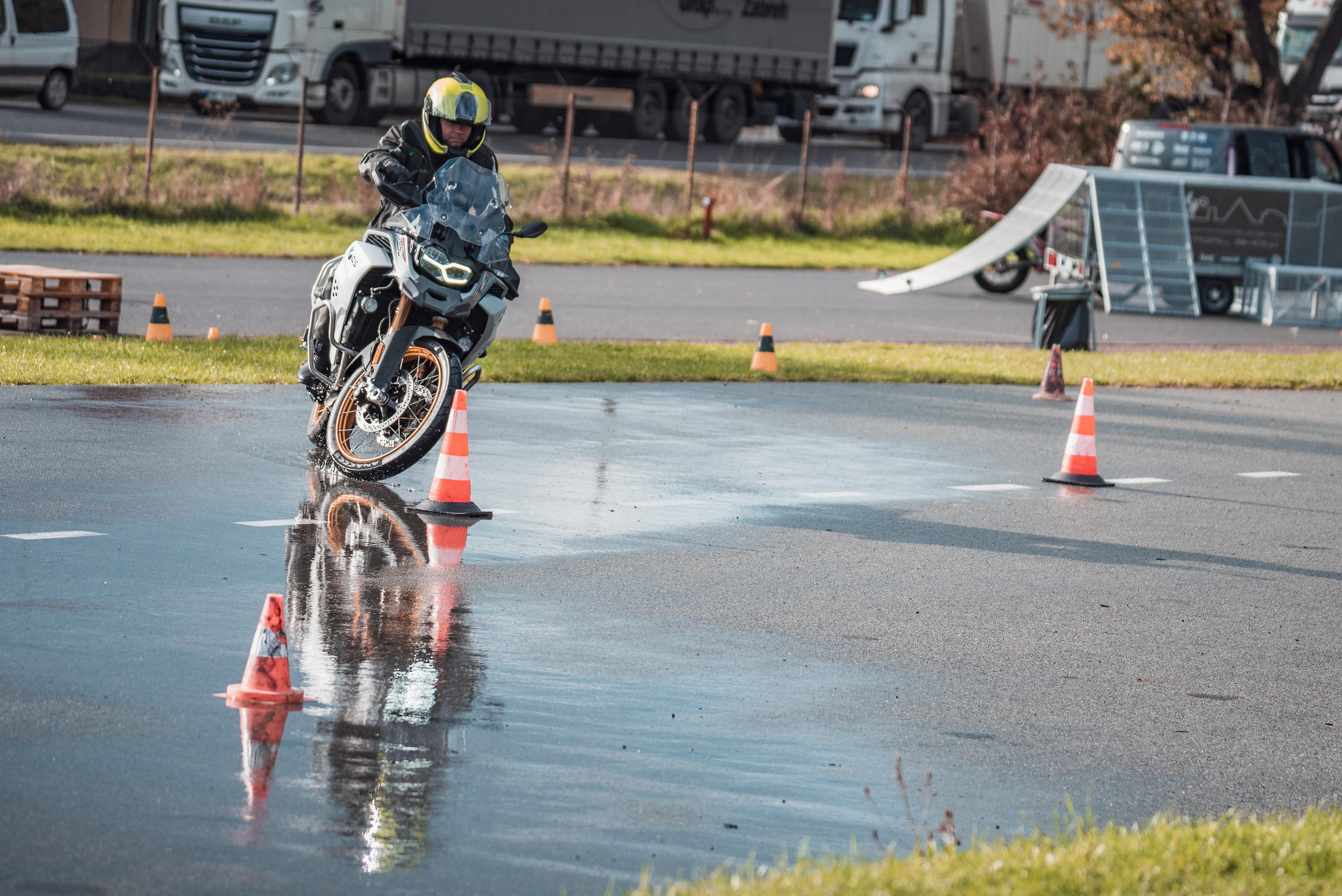 Motoškola Přijďte se projet foto 4