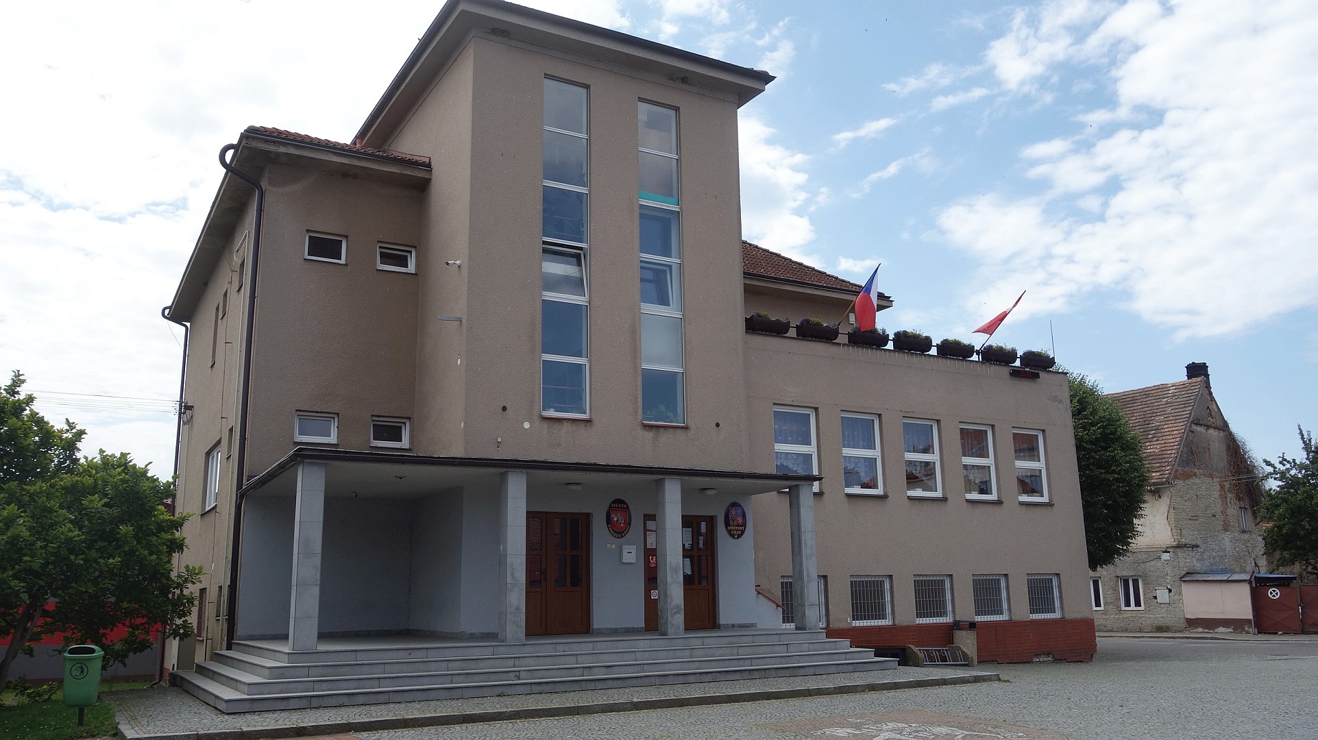 Hrochův Týnec - městský úřad foto 5