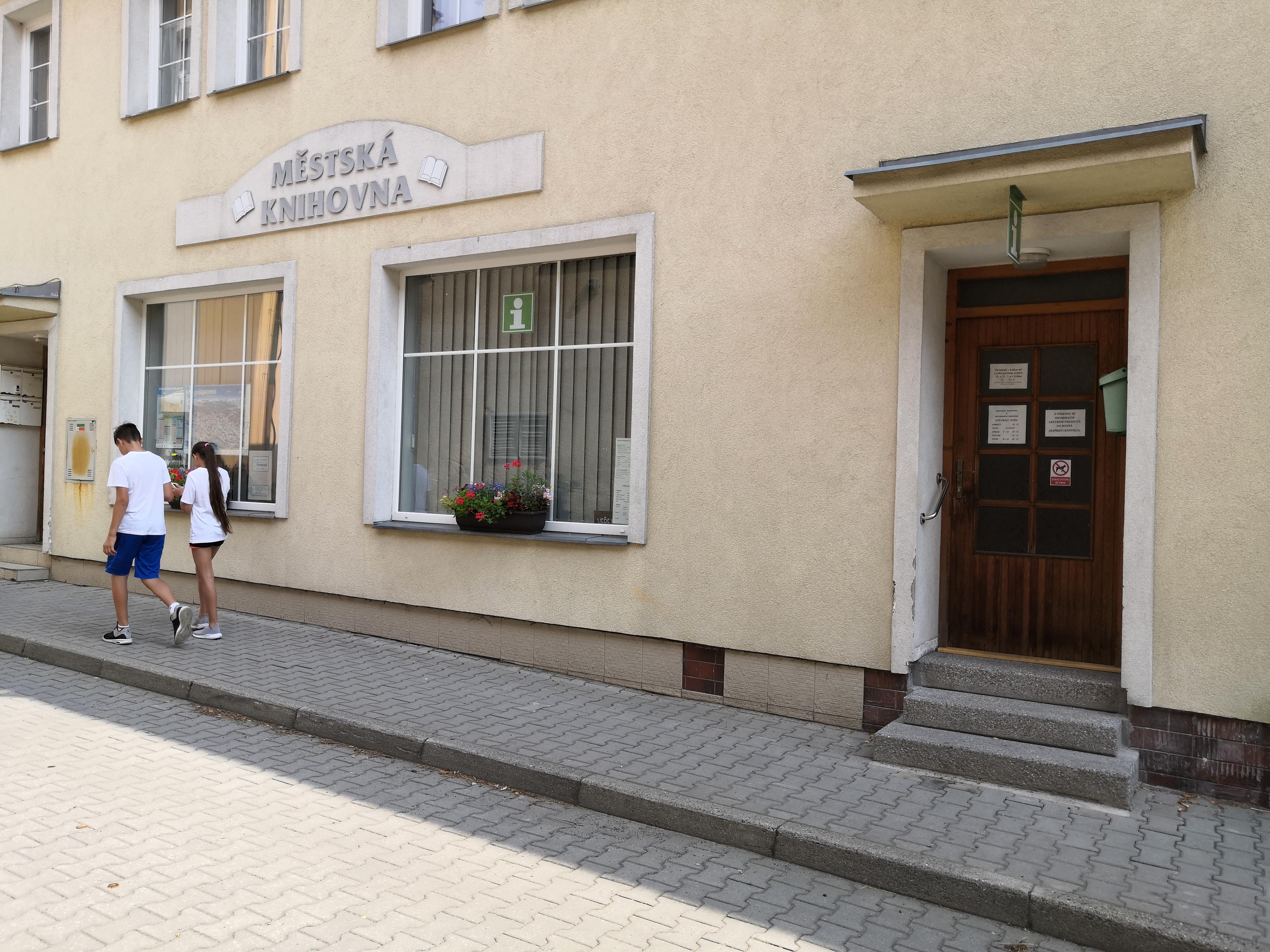 Městská knihovna ve Vysokém nad Jizerou foto 2