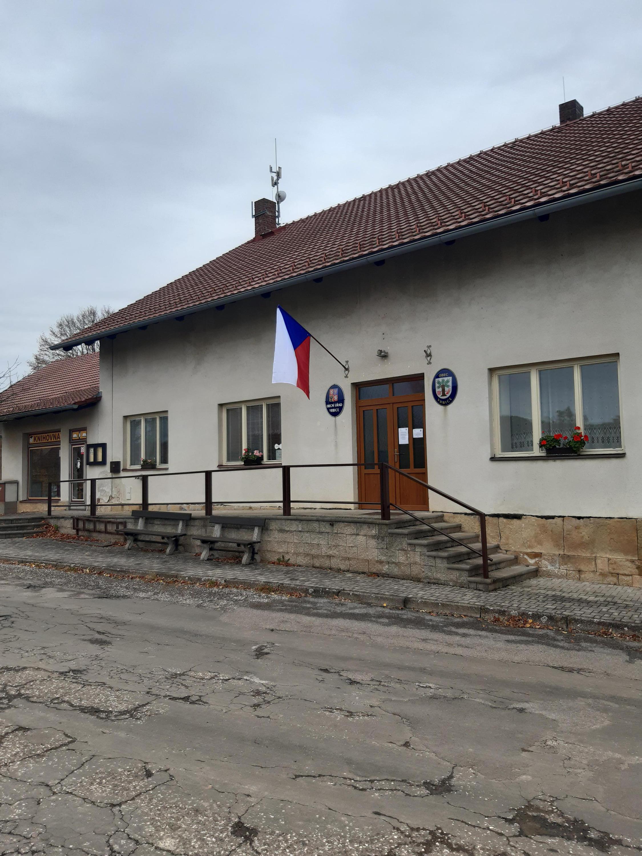 Vrbice - obecní úřad foto 2