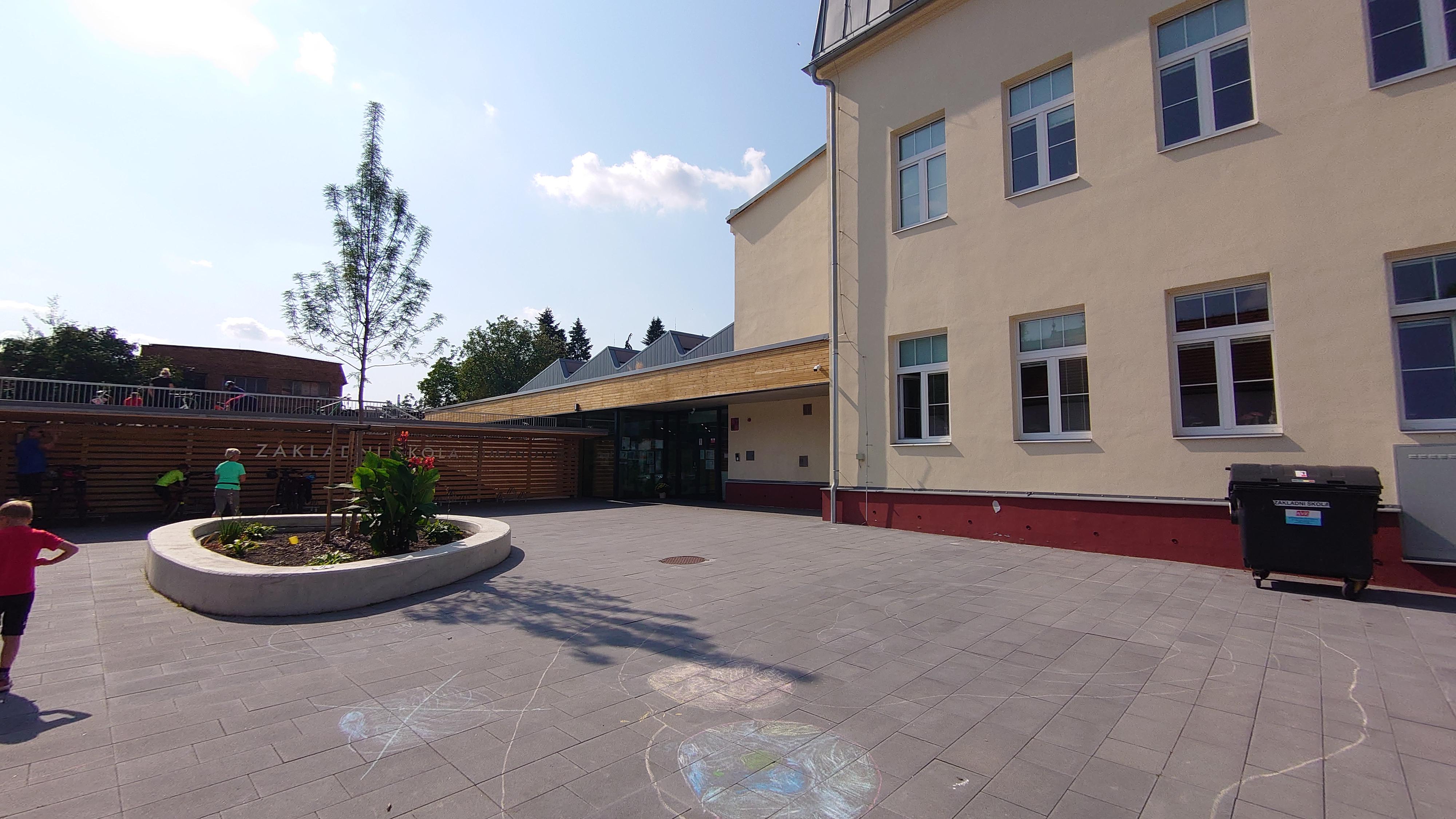 ZŠ, Praha 9 - Kyje, Šimanovská 16 foto 3