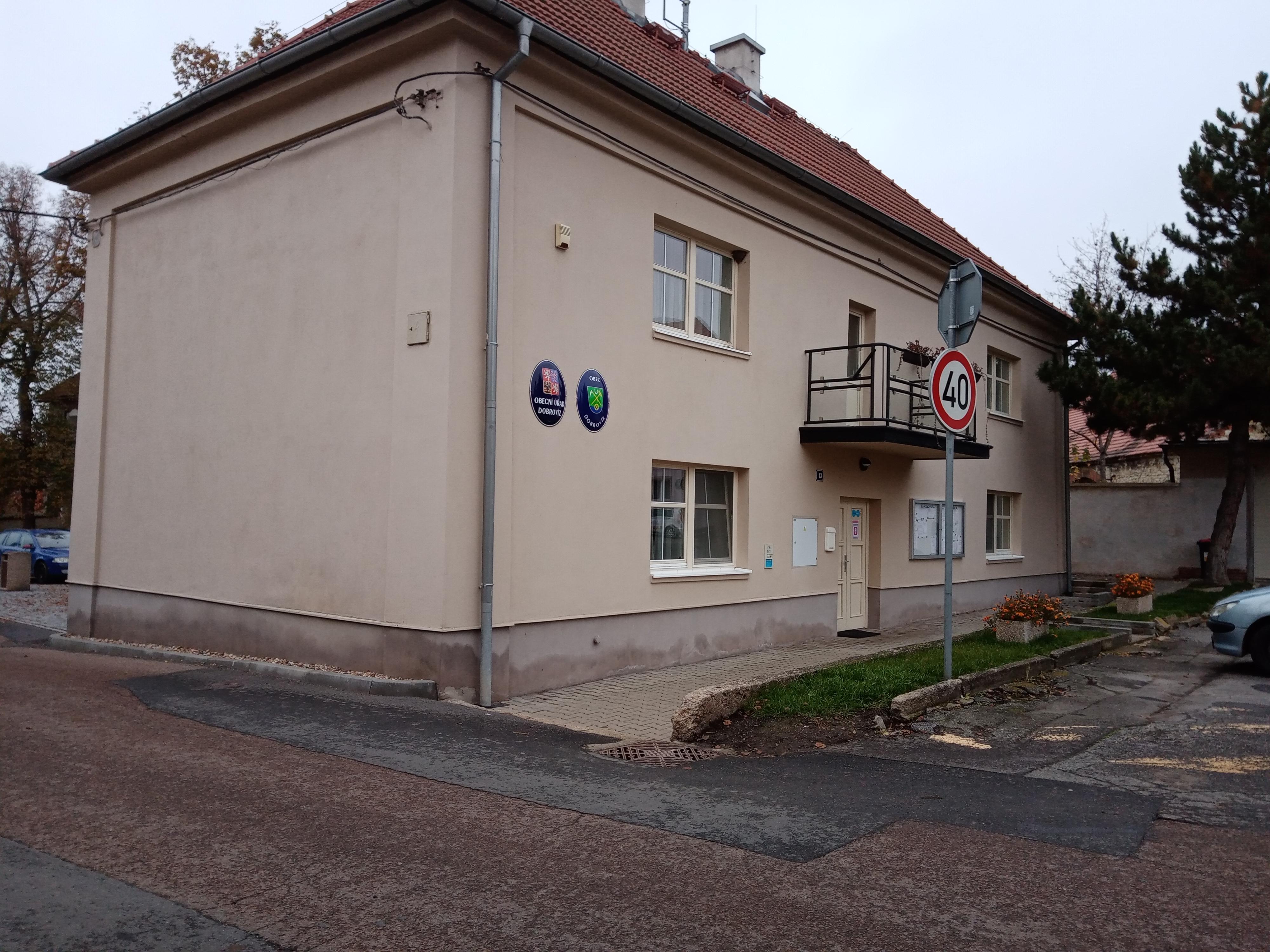 Dobrovíz - obecní úřad foto 2