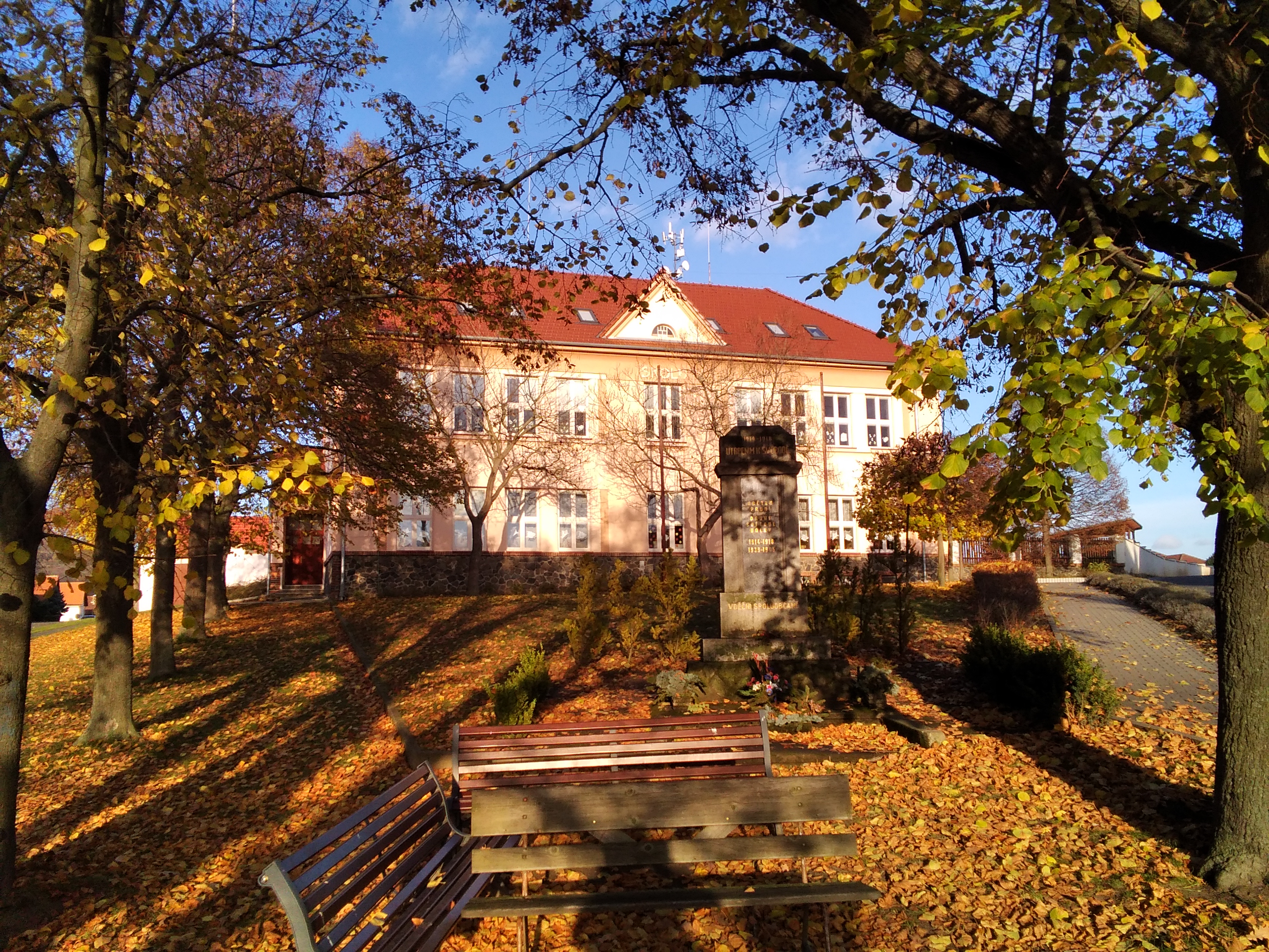 ZŠ a MŠ Mnetěš foto 2
