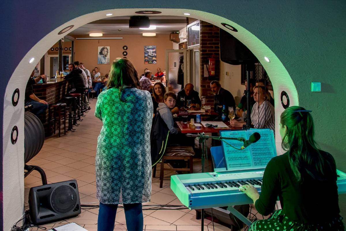 Cafe Music Bar Žiželice