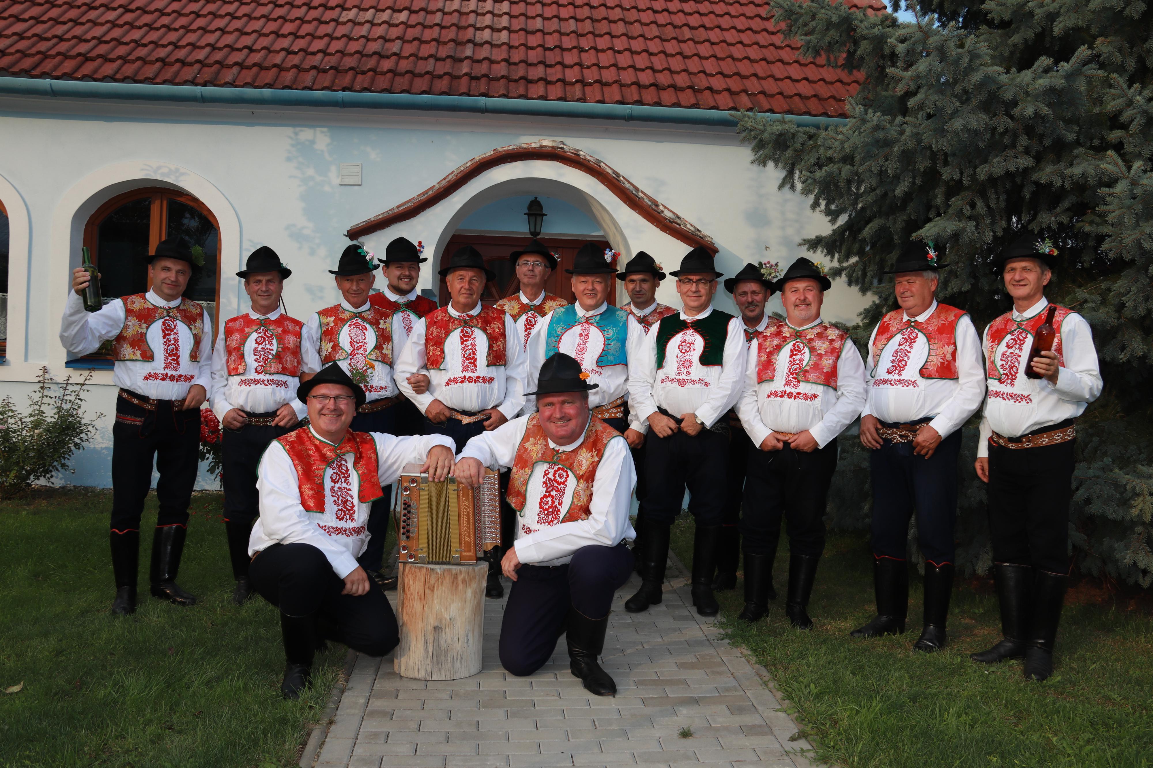 Soubor lidových písní a tanců Spinek z.s. foto 3