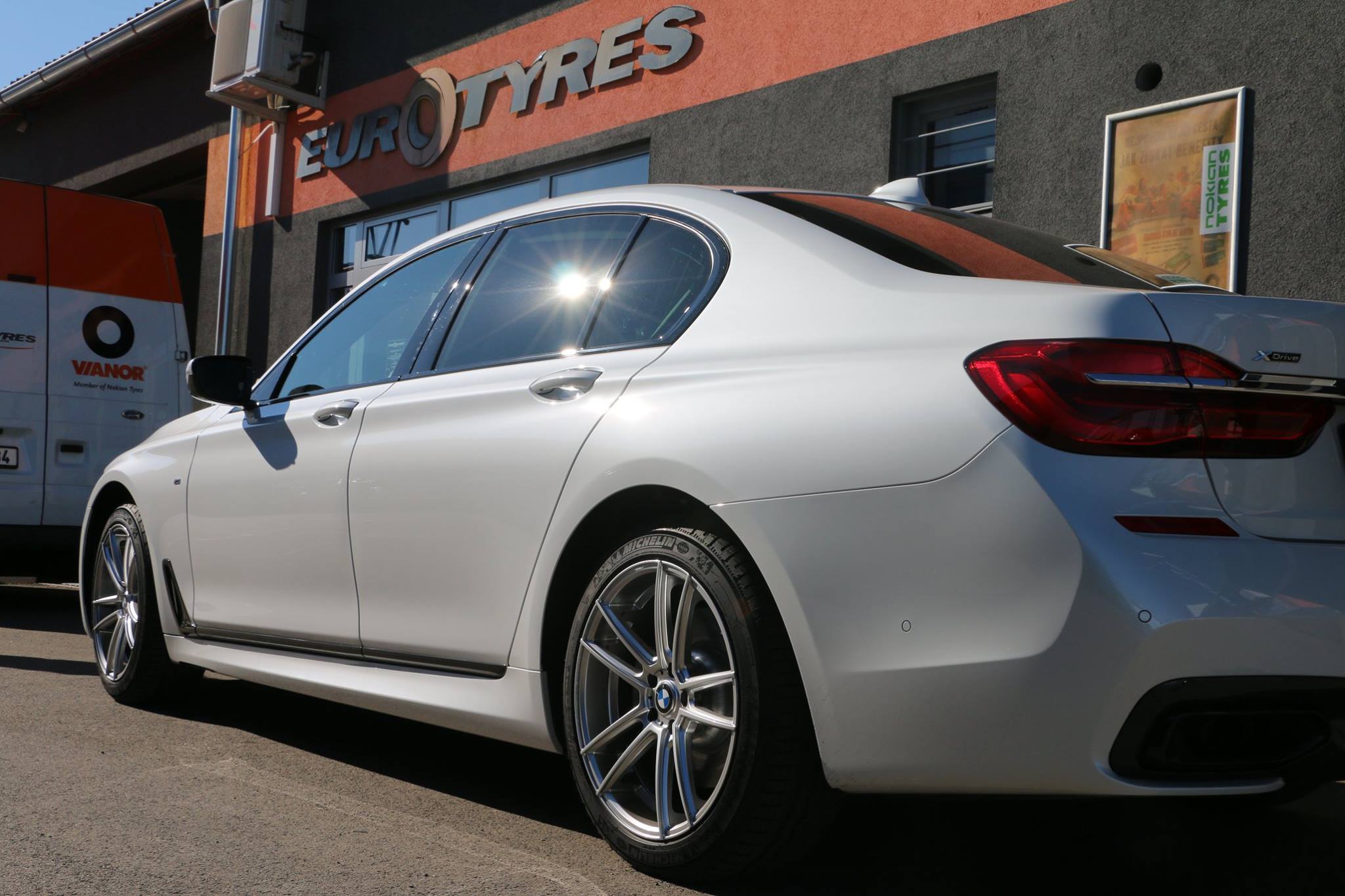 EUROTYRES - Premium Pneuservis Praha foto 2