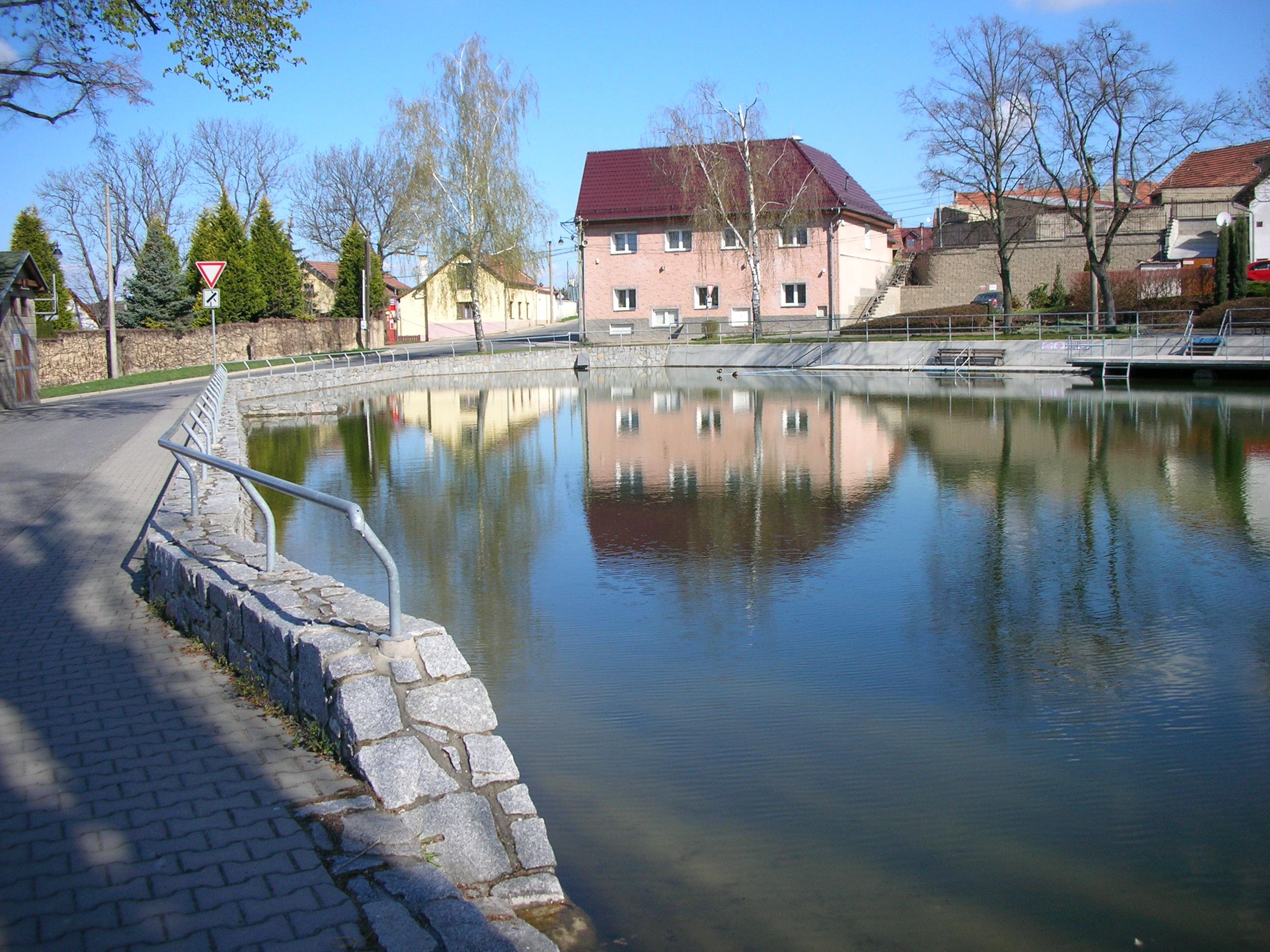 Uhy - obecní úřad foto 3