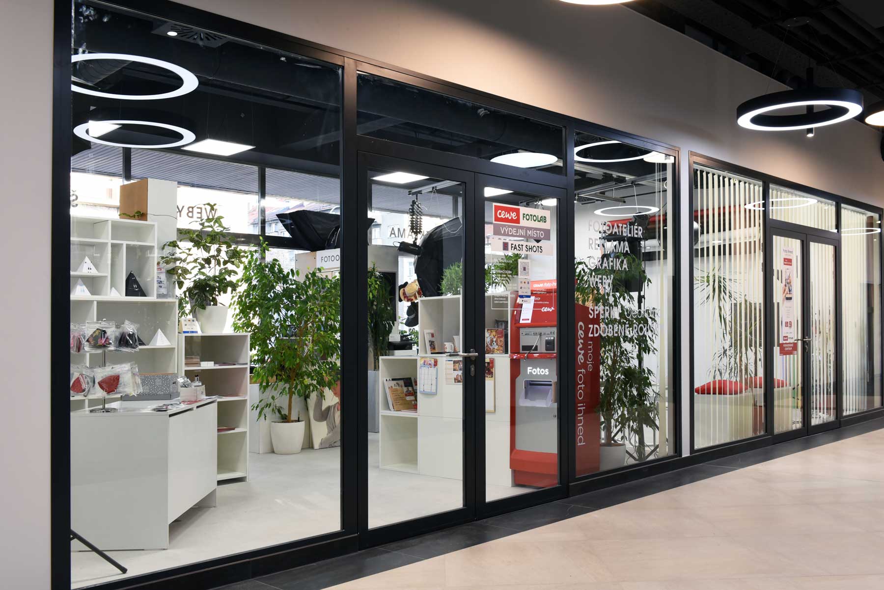 FAST SHOTS | fotoateliér | fotograf | vizážistka | kurzy focení foto 3