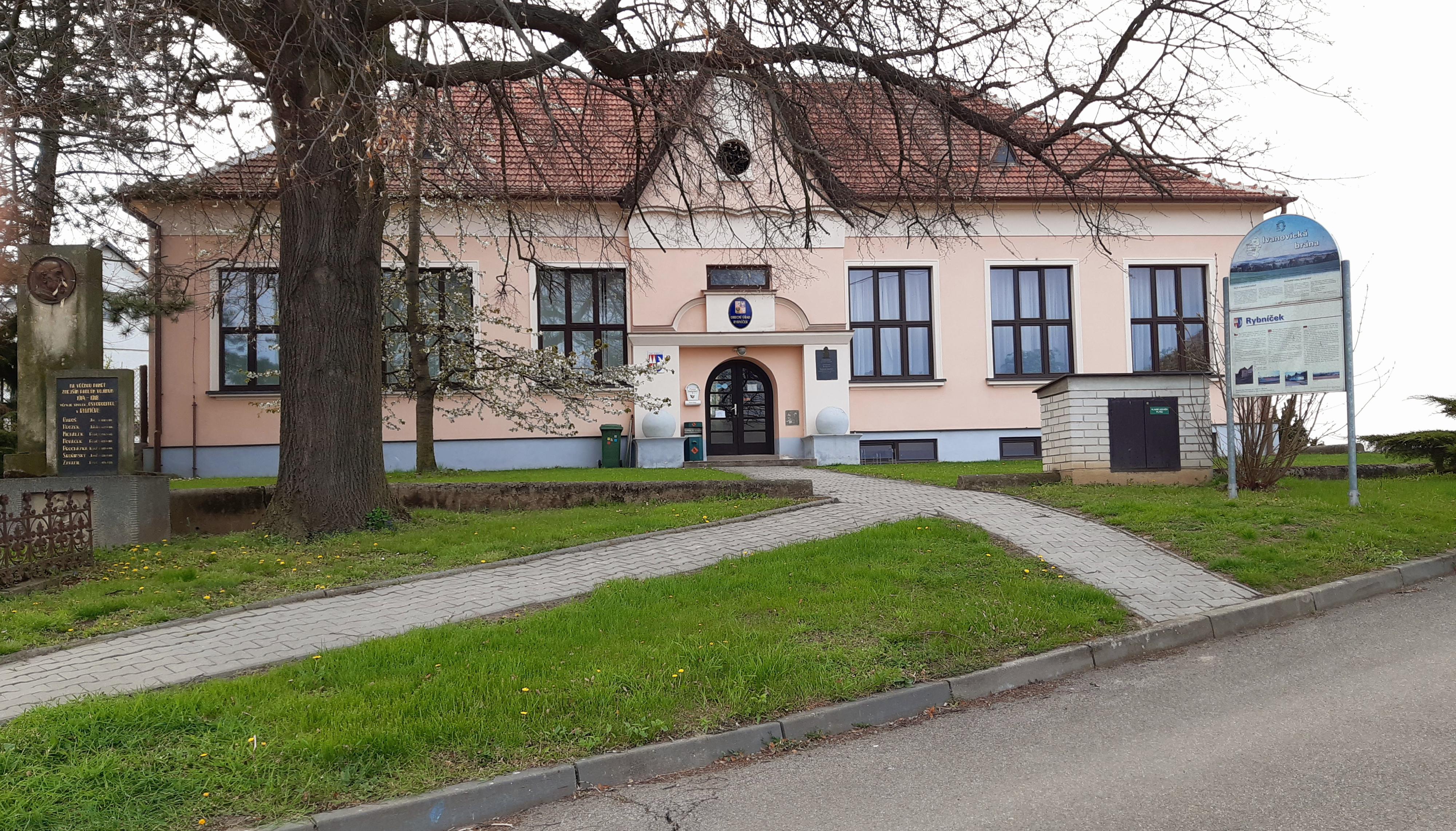 Rybníček - obecní úřad foto 2