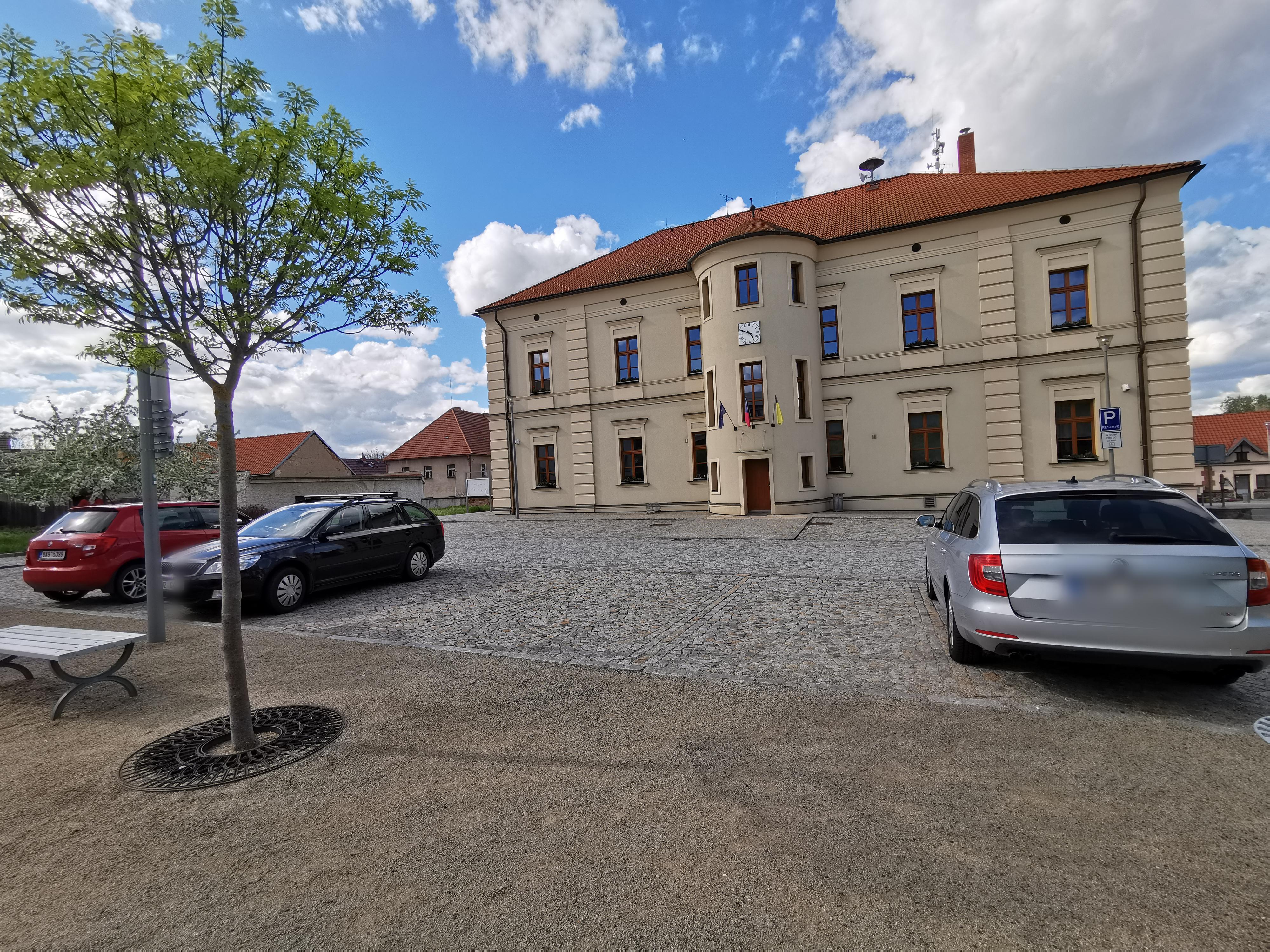 Dolní Břežany - obecní úřad foto 6